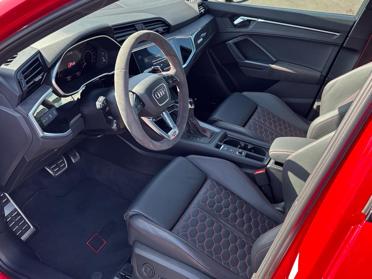 Audi RS Q3, 2.5 TFSi / 294 kW 4x4 - fotka 6