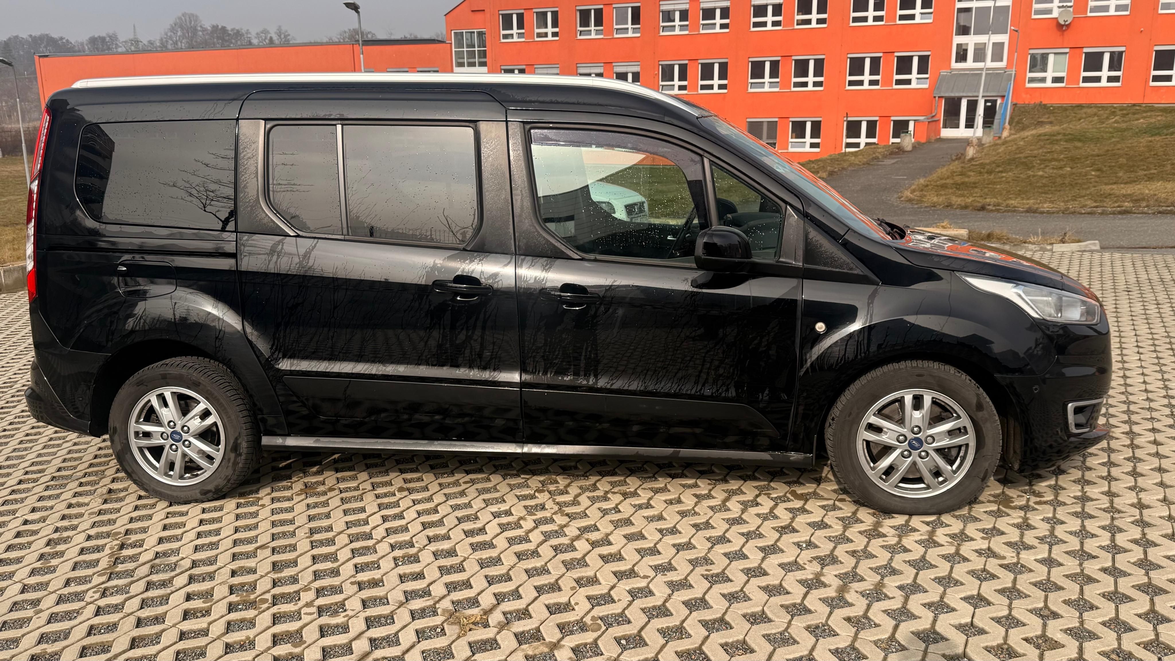 Ford Tourneo Connect, Titanium, 7 míst, 1.5TDCI 88kW - fotka 4