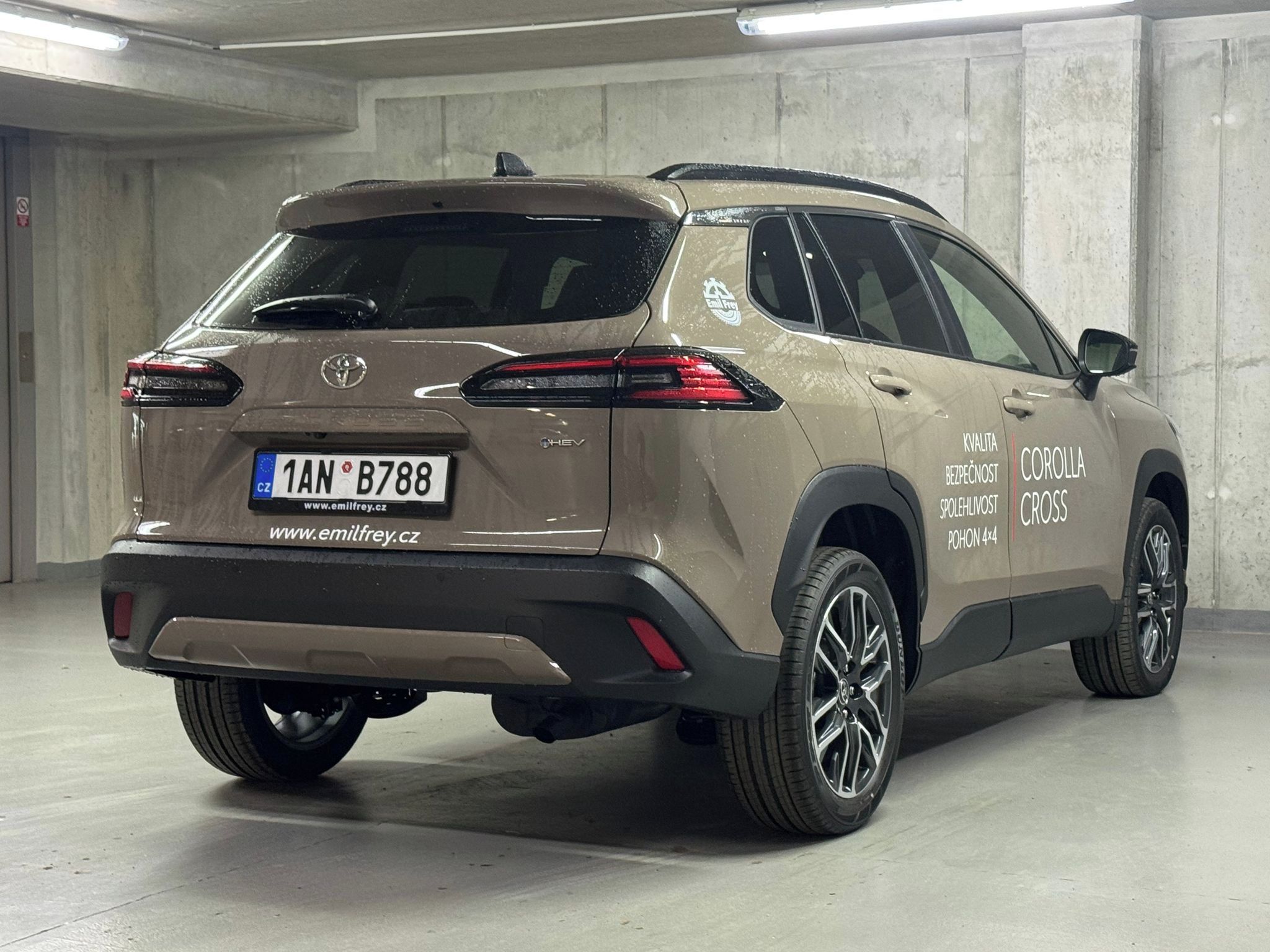 Toyota Corolla Cross, STYLE 1.8 Hybrid (140 k) Style - fotka 5