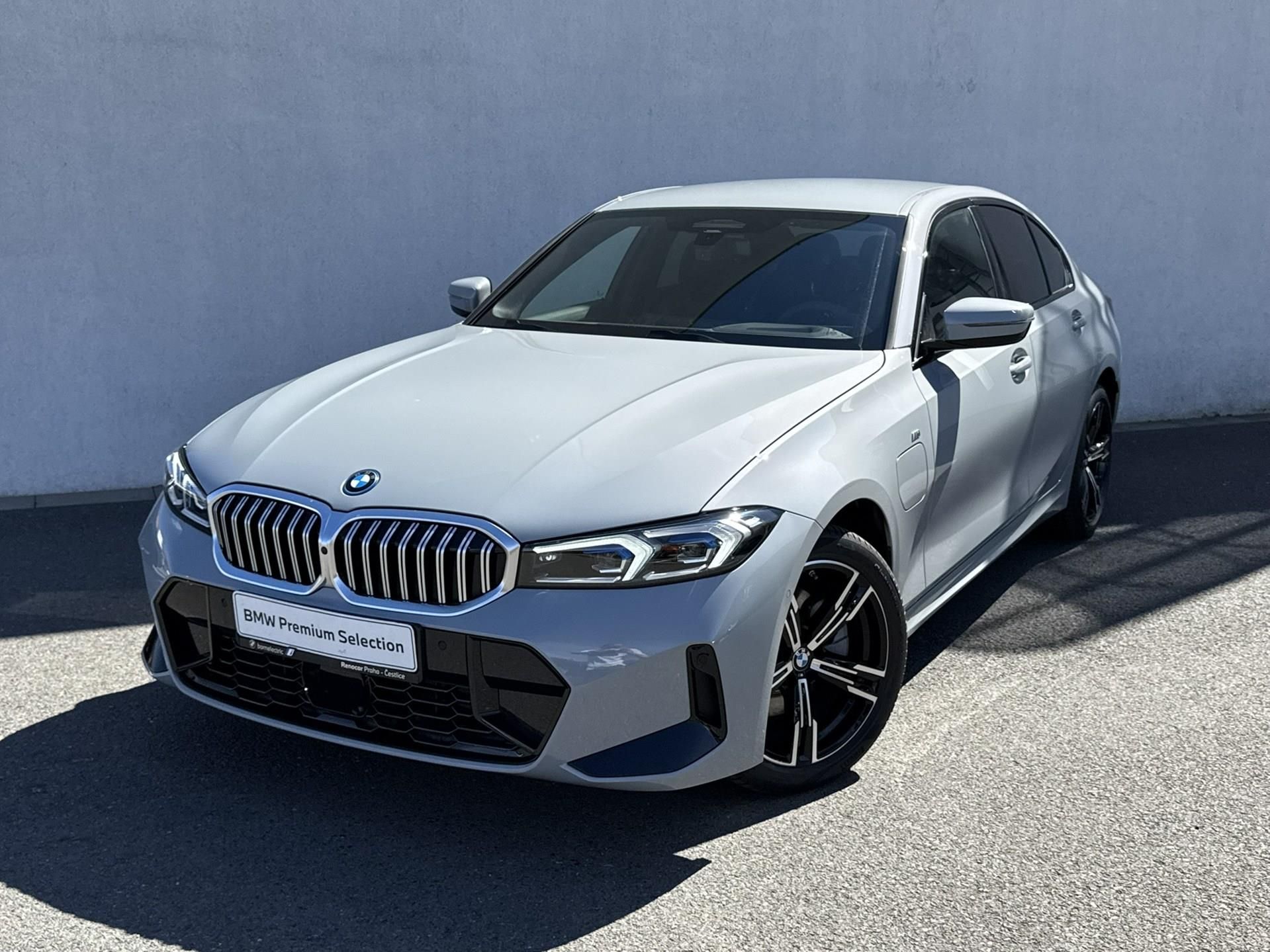 BMW Řada 3, 330e xDrive Sedan