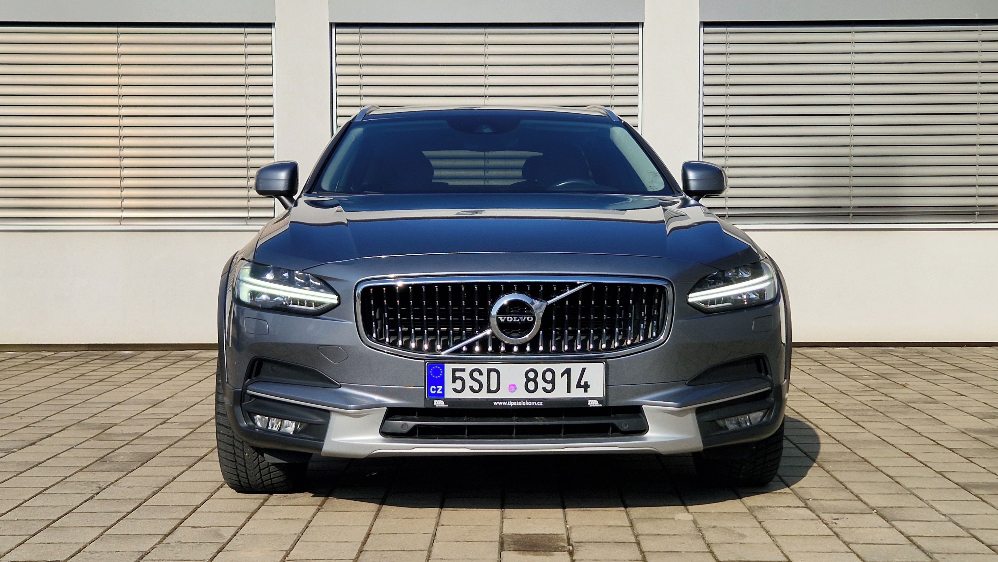 Volvo V90, Cross Country, D4, 140 kW - fotka 2