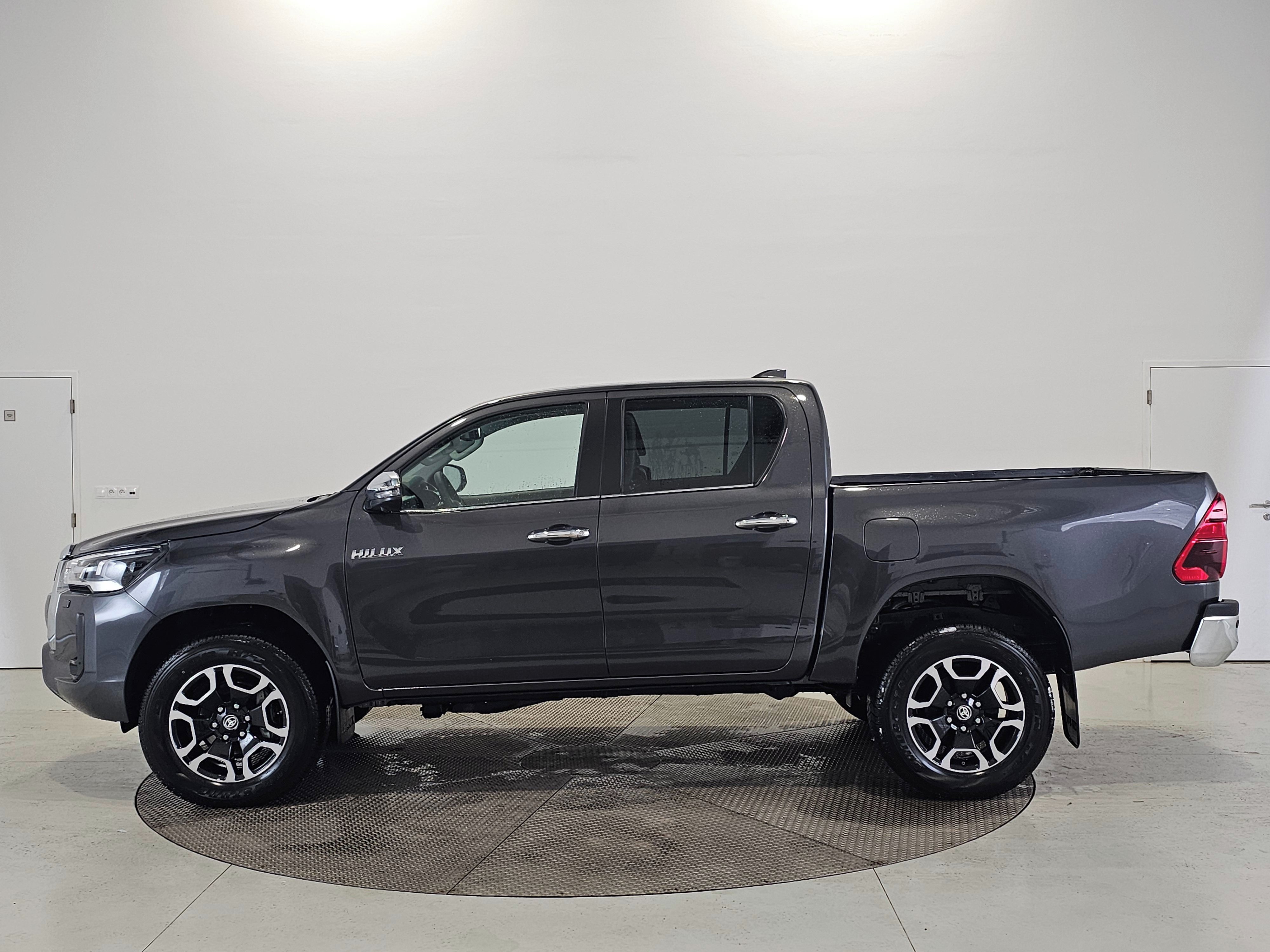 Toyota Hilux, DoubleCab 2.8D 6AT Executive - fotka 5