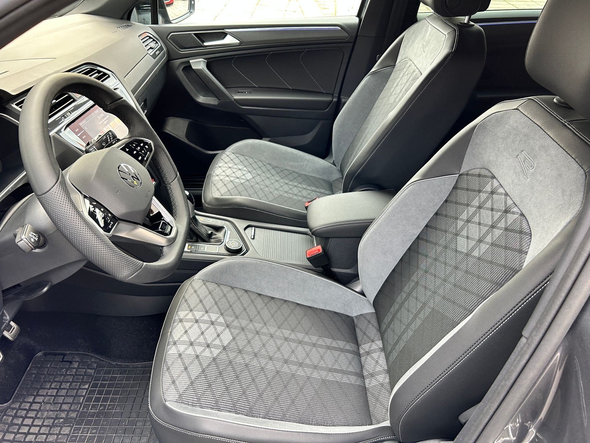 Volkswagen Tiguan Allspace, Allspace R-Line 2,0TDI 200PS 4 - fotka 6