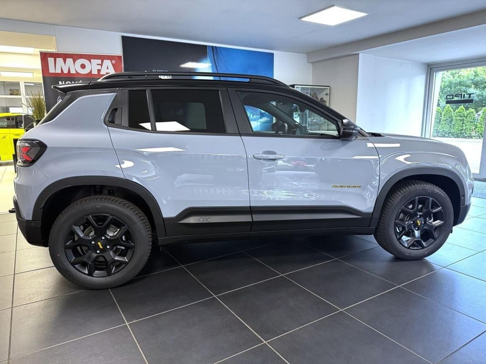 Jeep Avenger, 1.2 T e-hybrid AT 145k 4xe - fotka 4
