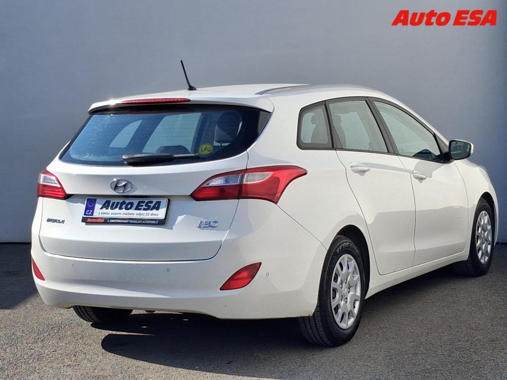 Hyundai i30, 1.4i LPG,AC,tempo - fotka 4