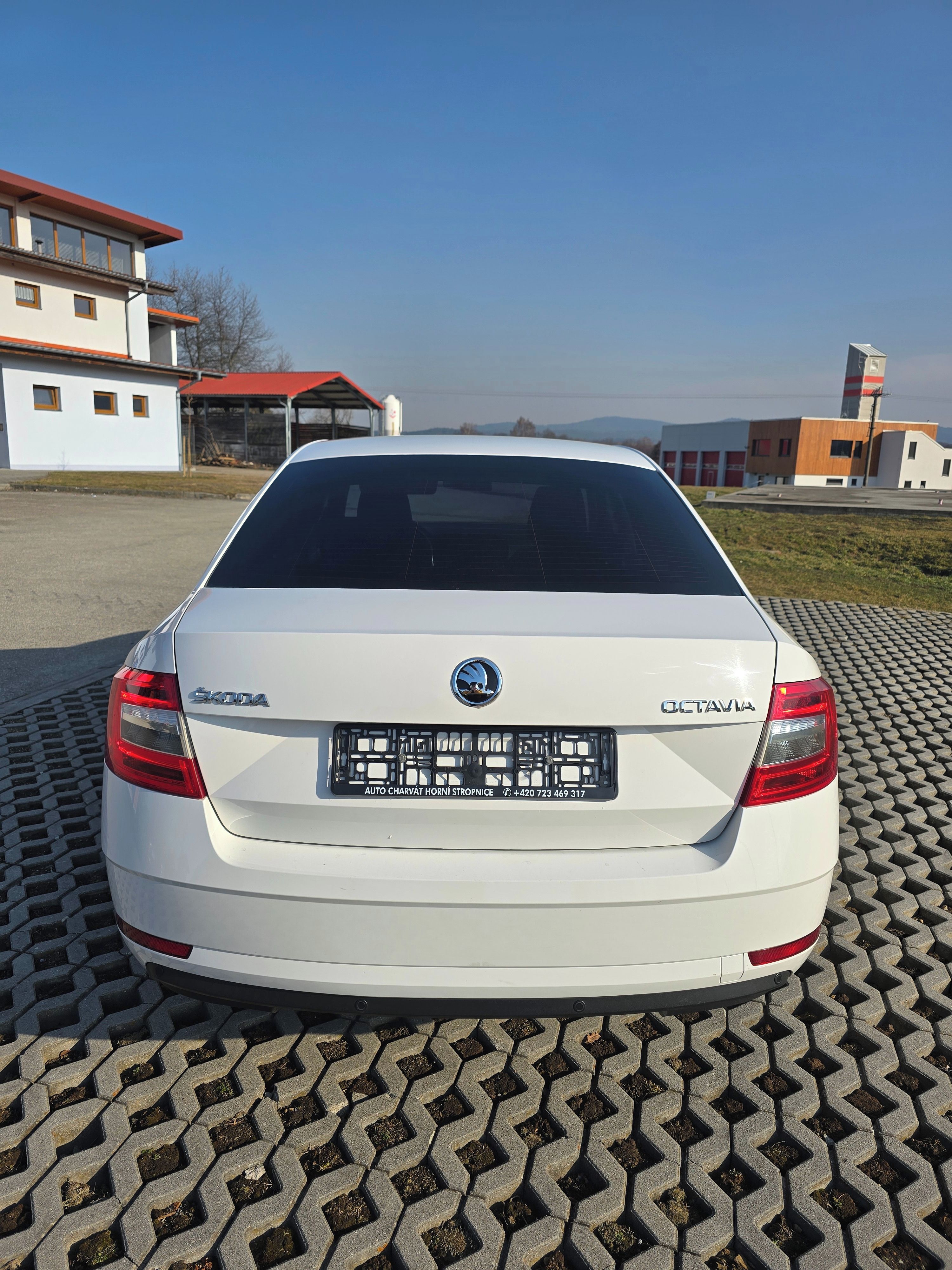 Škoda Octavia, 1.6 TDI 85Kw —prodáno———— - fotka 6