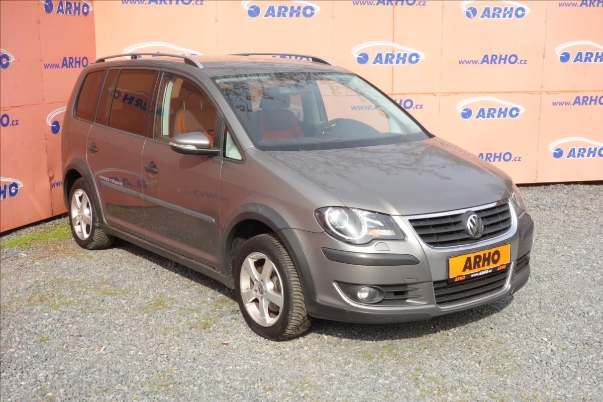 Volkswagen Touran, 2,0 TDi,SERV.KN.,CROSS,7 MÍST.
