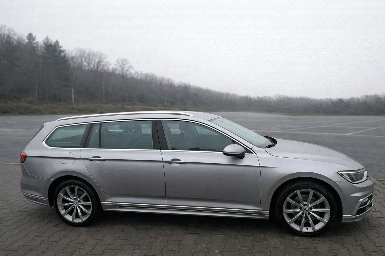Volkswagen Passat Variant, R-Line paket, Navi, Tažné, ACC - fotka 3