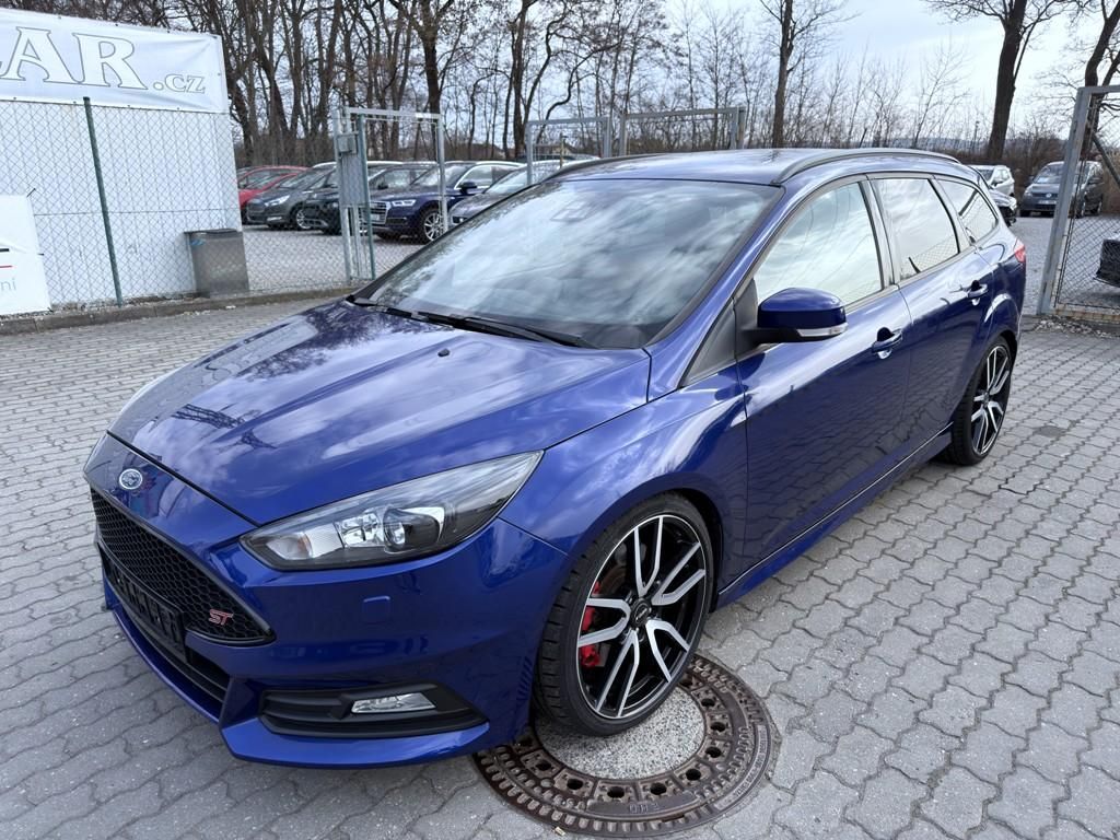 Ford Focus, 2.0 ST 184 kW navi. xenony