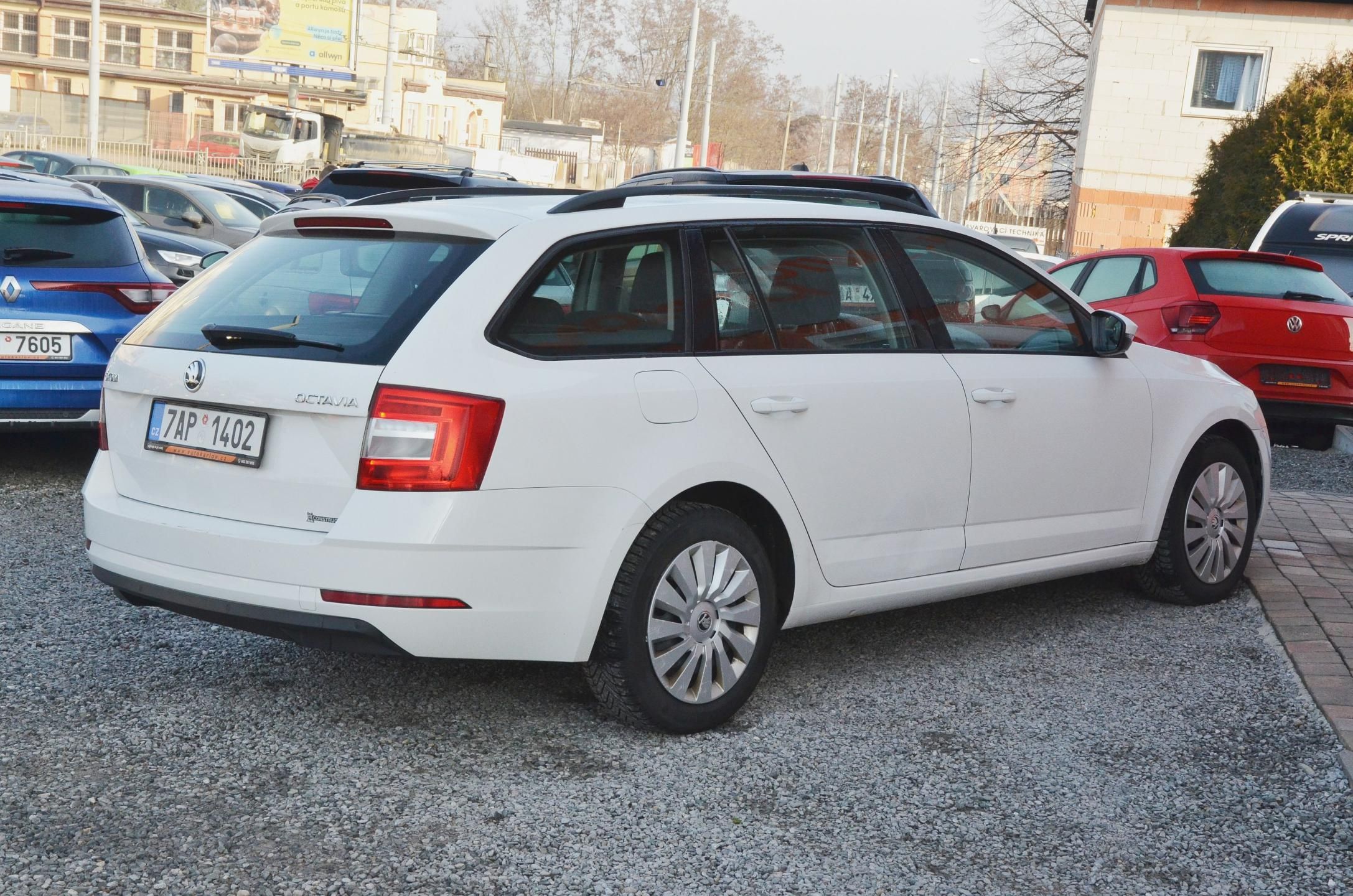 Škoda Octavia, 1.6 TDi 85kW / ČR / 1. MAJITEL - fotka 6
