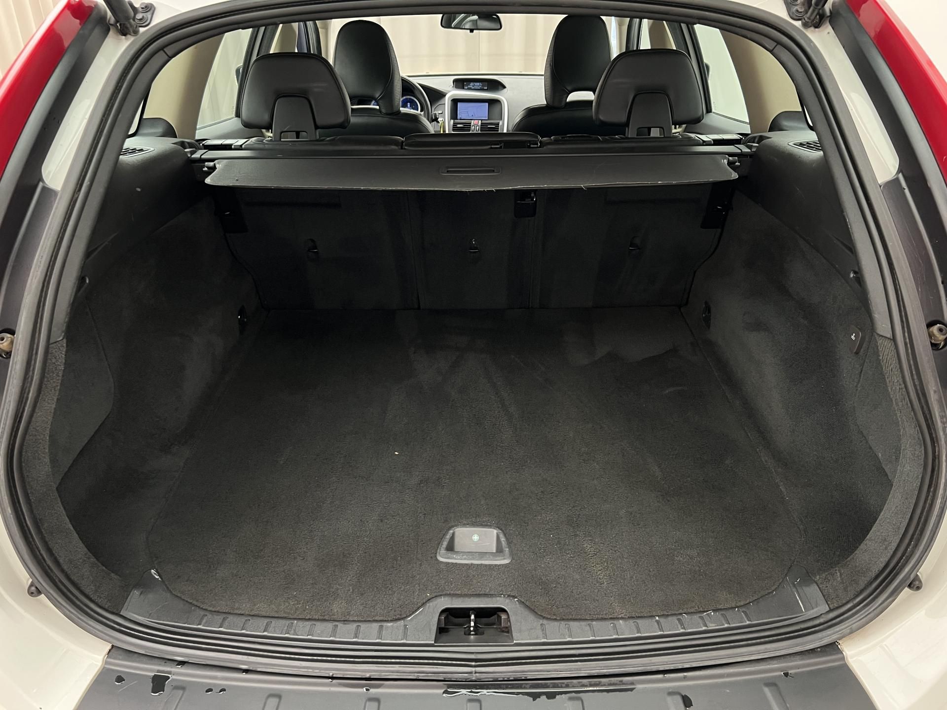 Volvo XC60, D5 AWD R-DESIGN AUT - fotka 5