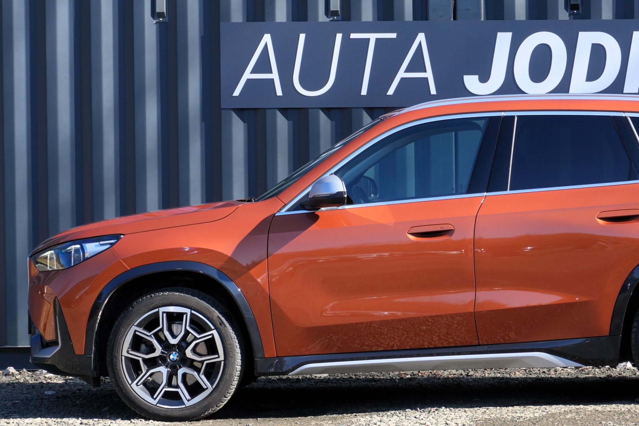 BMW X1, 23i xDrive, Tažné, 360° kamera - fotka 2