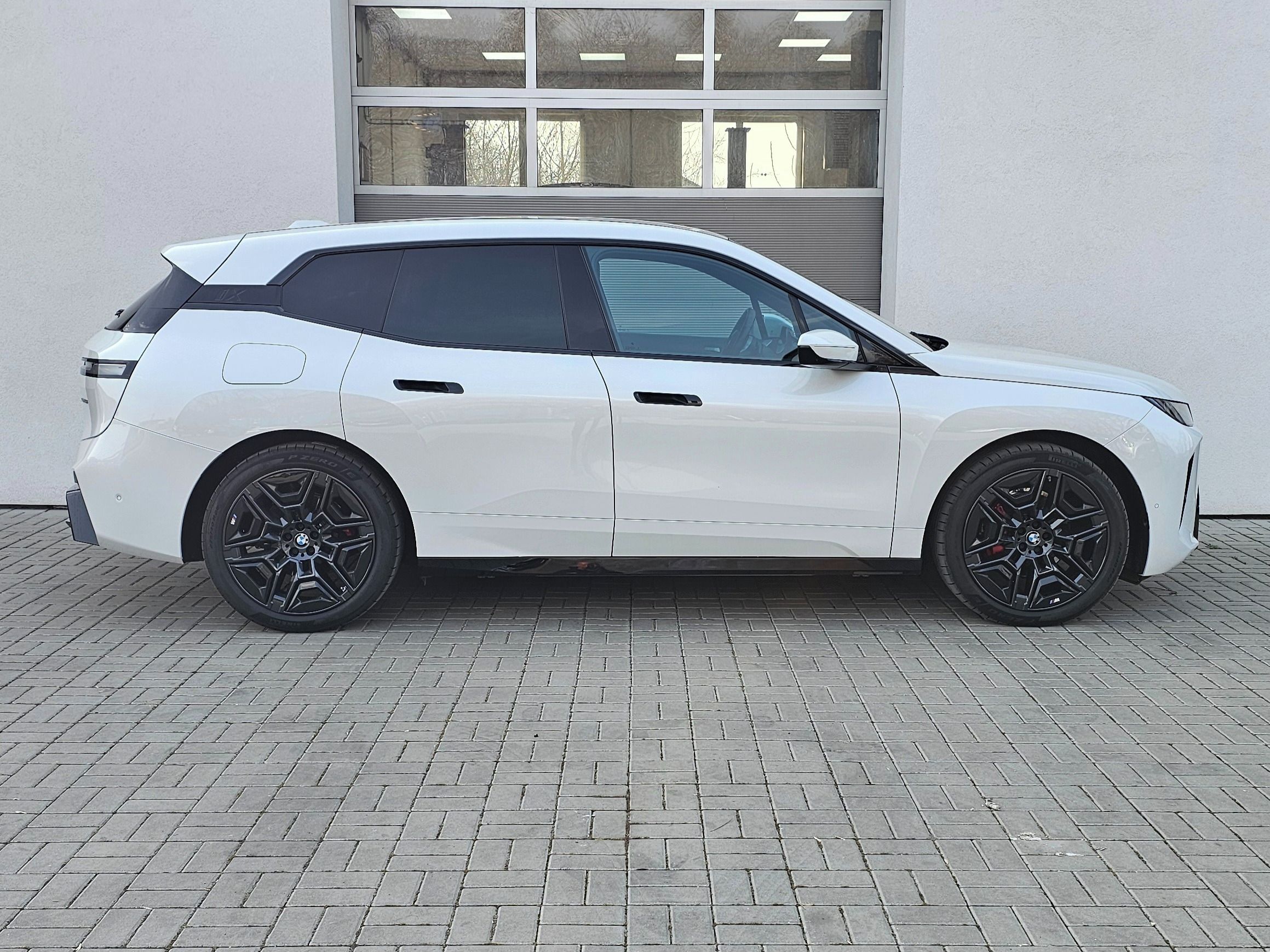 BMW iX, xDrive45, SoH 100% M Paket Pro - fotka 5