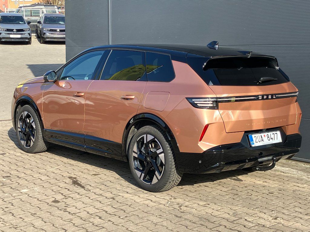 Opel Grandland, ULTIMATE 1.6 Turbo PHEV eDCT7 - fotka 4