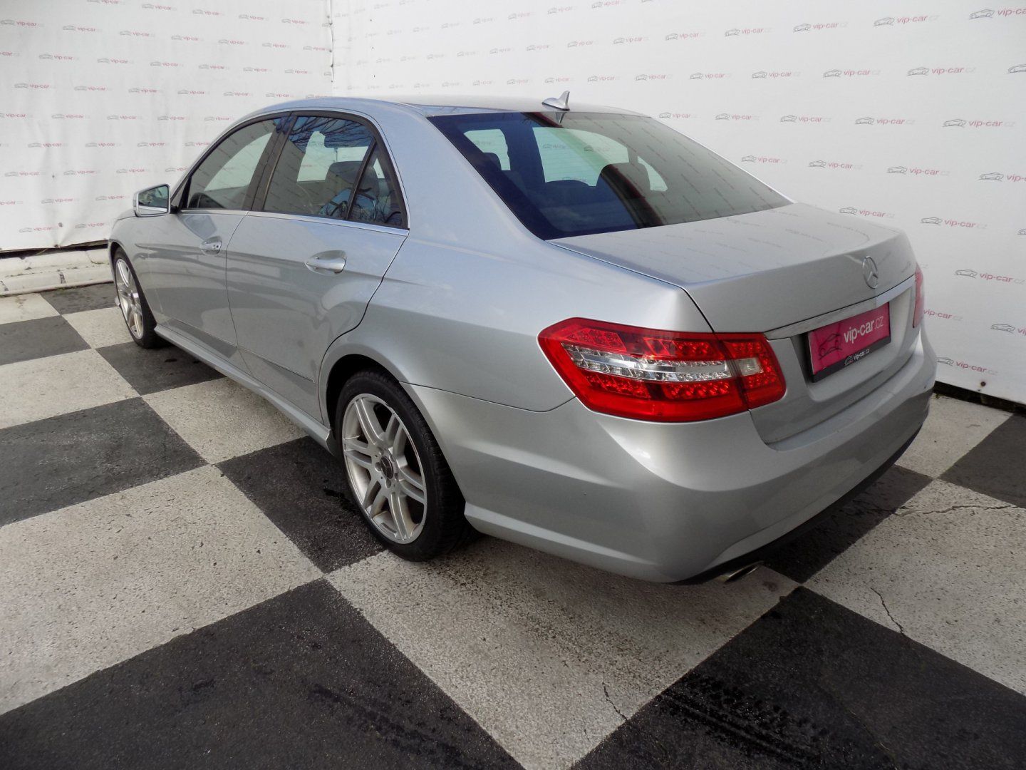 Mercedes-Benz Třídy E, 220d/AMG-Line/AT/LED/bi-xenon/ - fotka 3