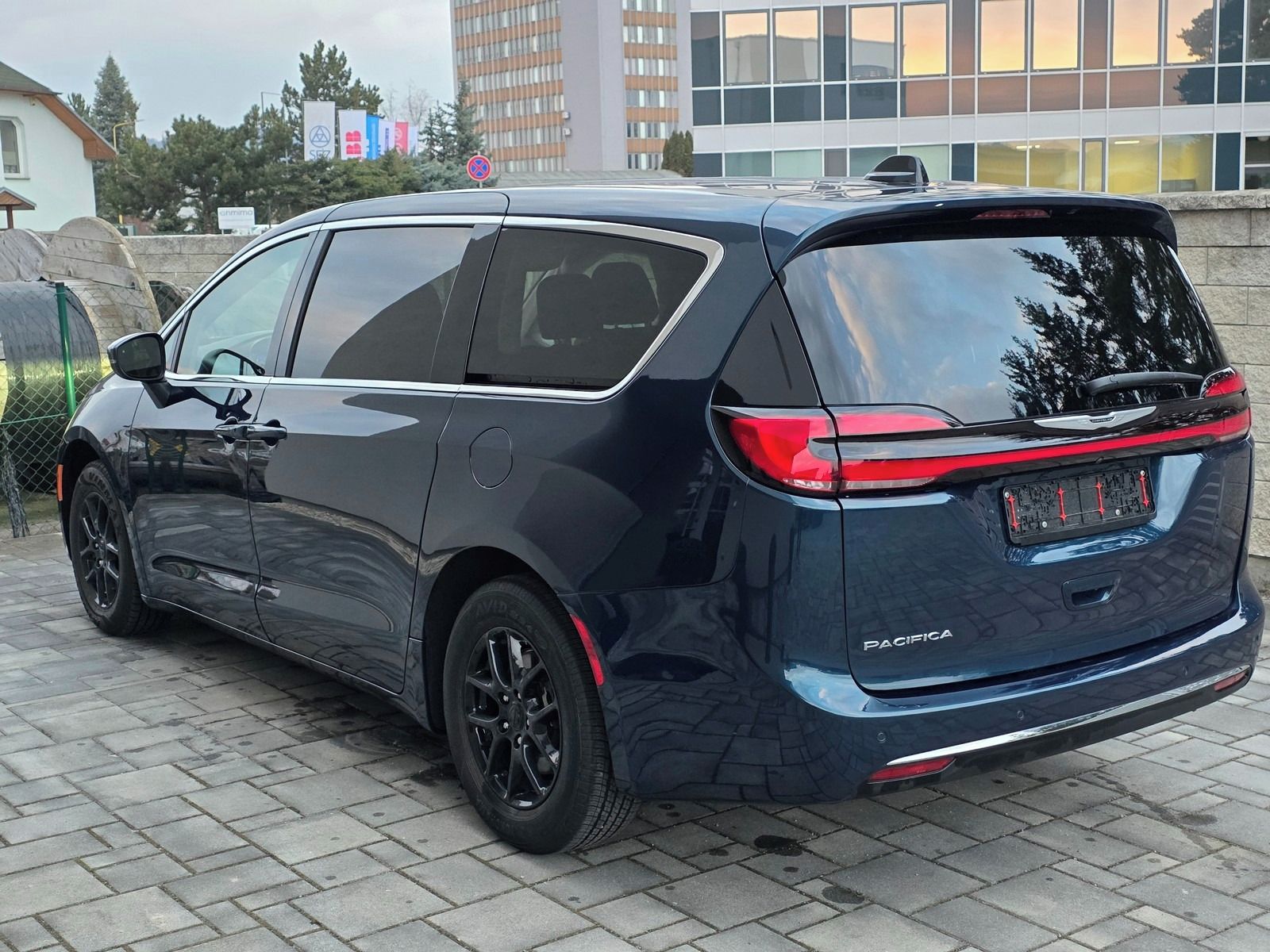 Chrysler Pacifica, 3.6L V6 7 míst Radar DPH - fotka 5