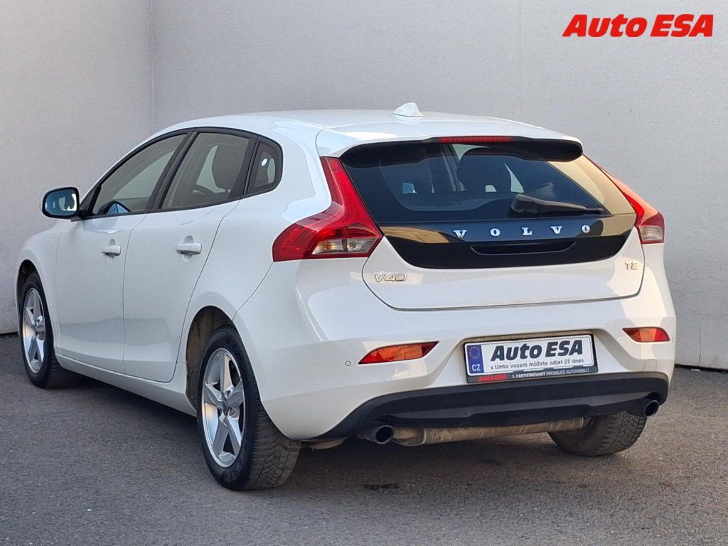 Volvo V40, 1.6 D2,Navi,bixen - fotka 6