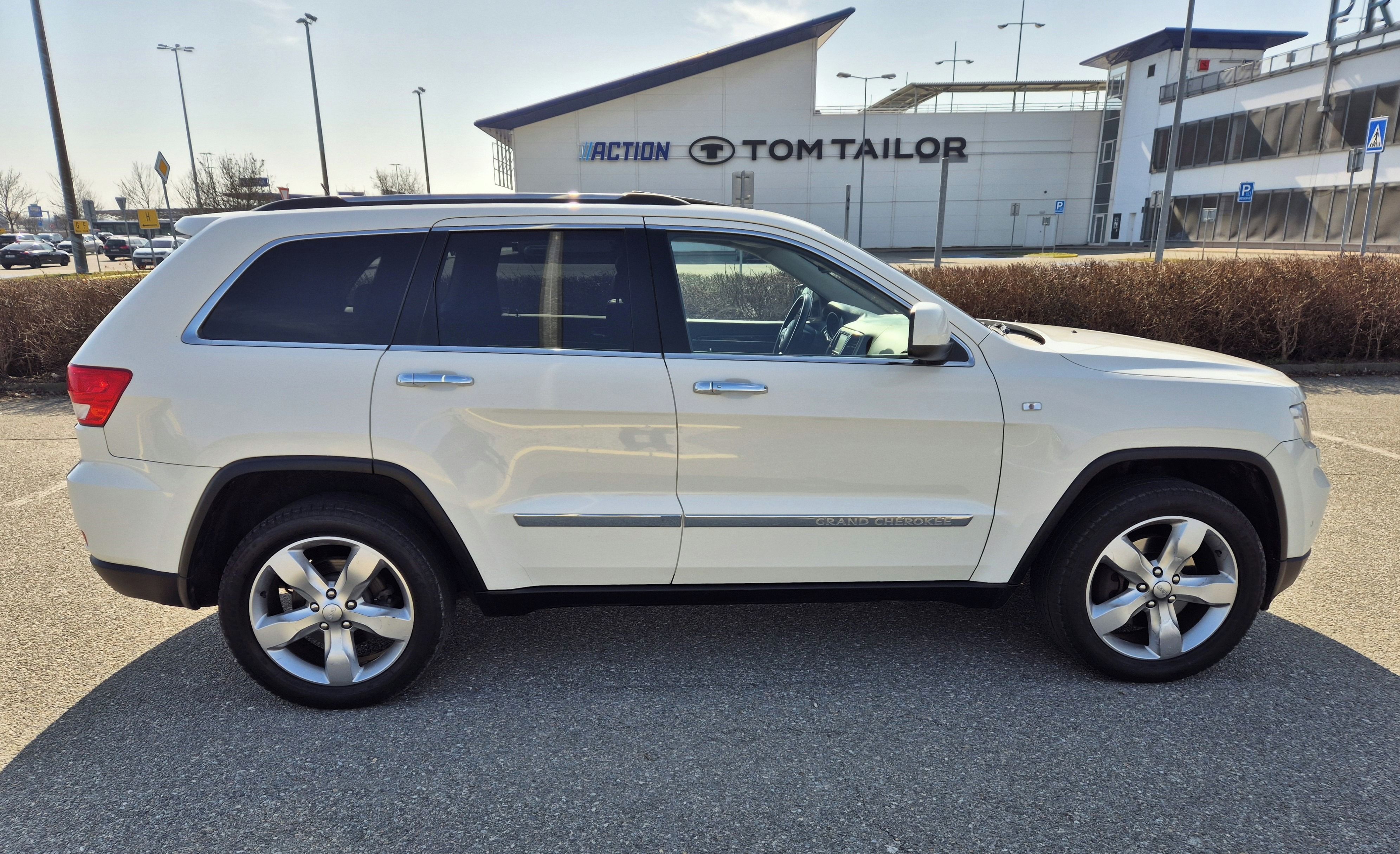 Jeep Grand Cherokee, 3.0CRD 177KW OVERLAND 4x4 - fotka 4