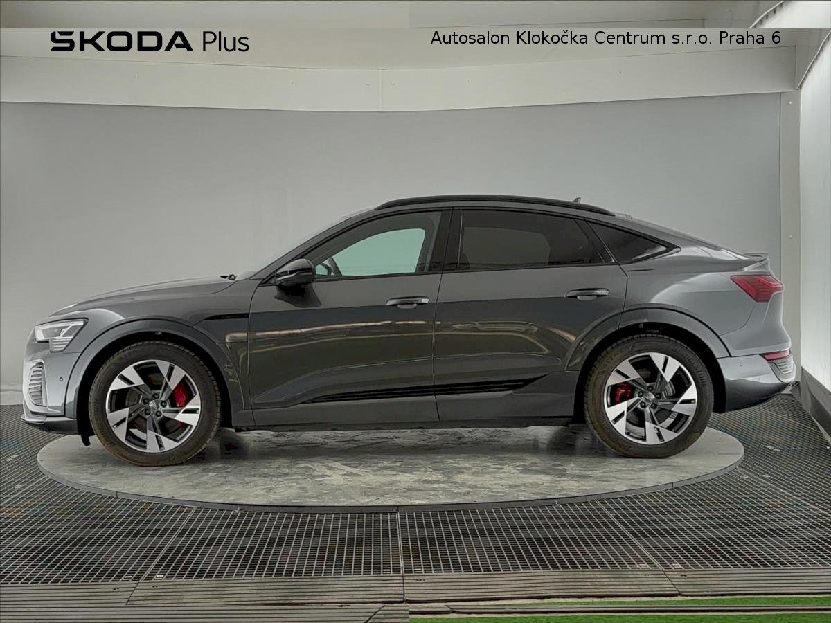 Audi Q8 e-tron, 300 kW 55 S-line Quattro - fotka 3