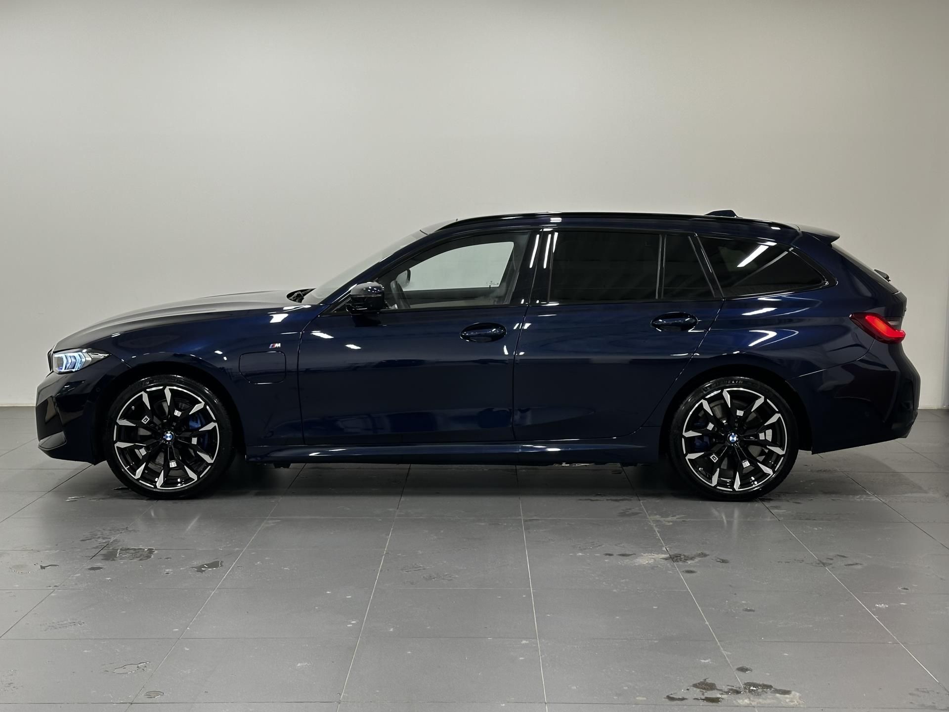 BMW Řada 3, 330e xDrive Touring Tažné - fotka 3