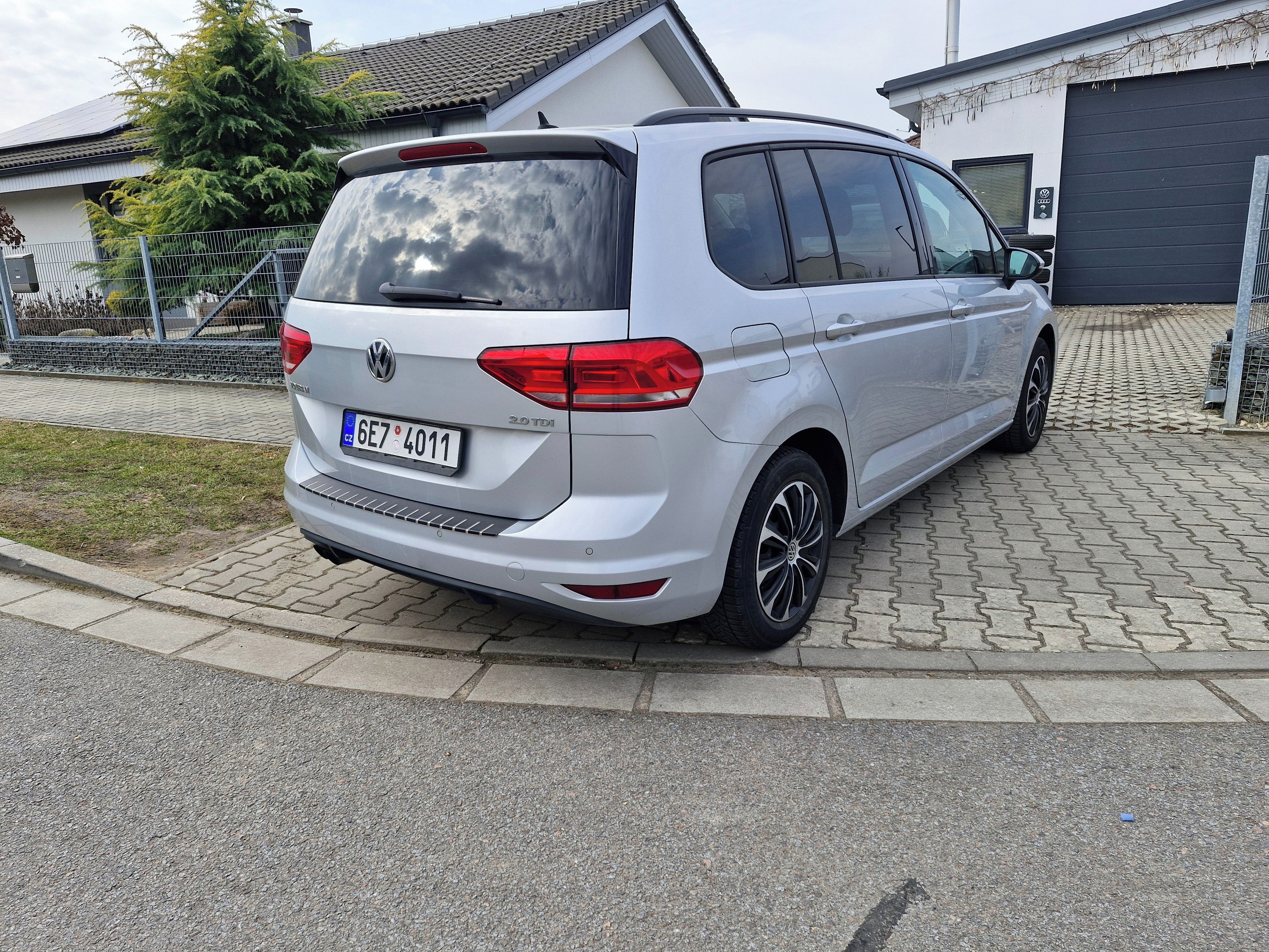 Volkswagen Touran, VW Touran 2.0Tdi 110kw DSG - fotka 3
