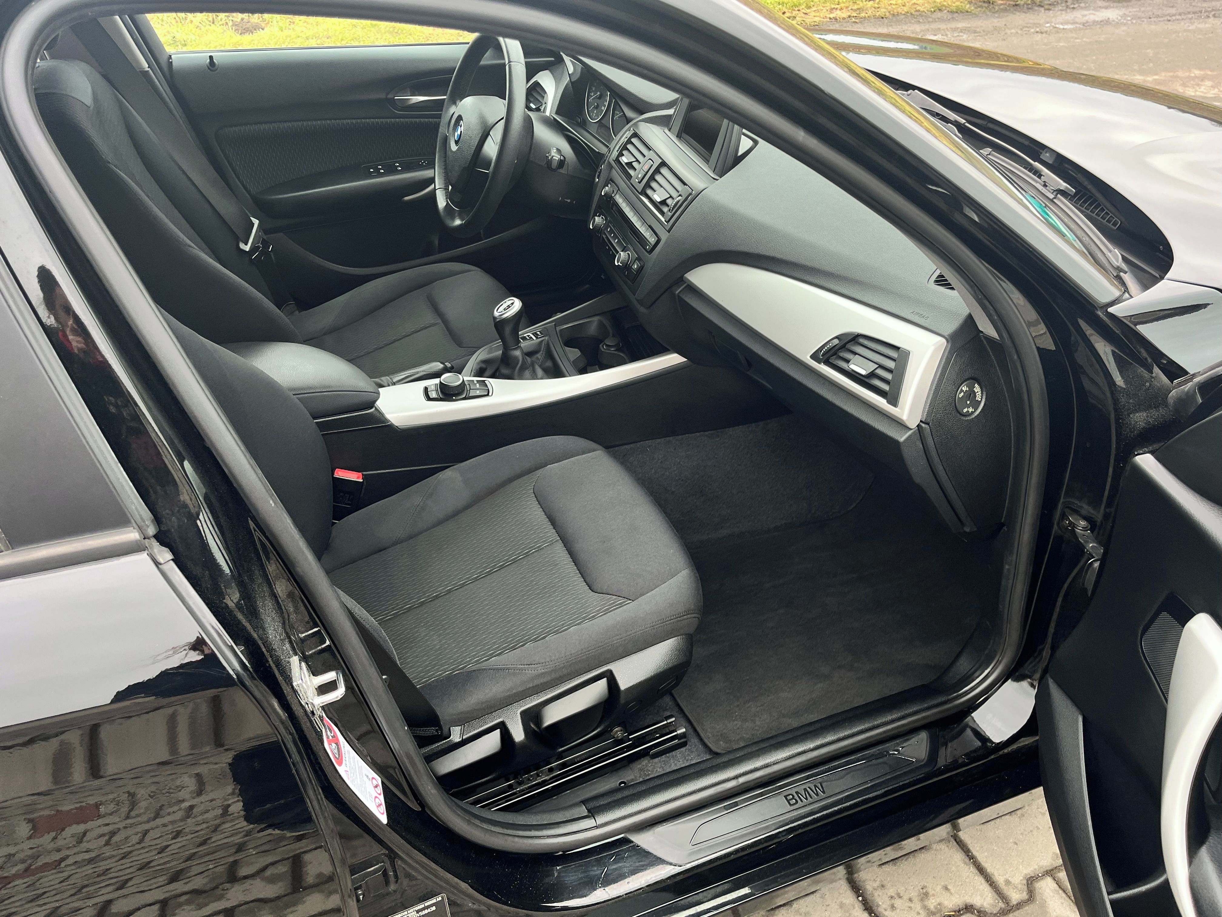 BMW Řada 1, 118i 100kW 2012 benzín - fotka 5