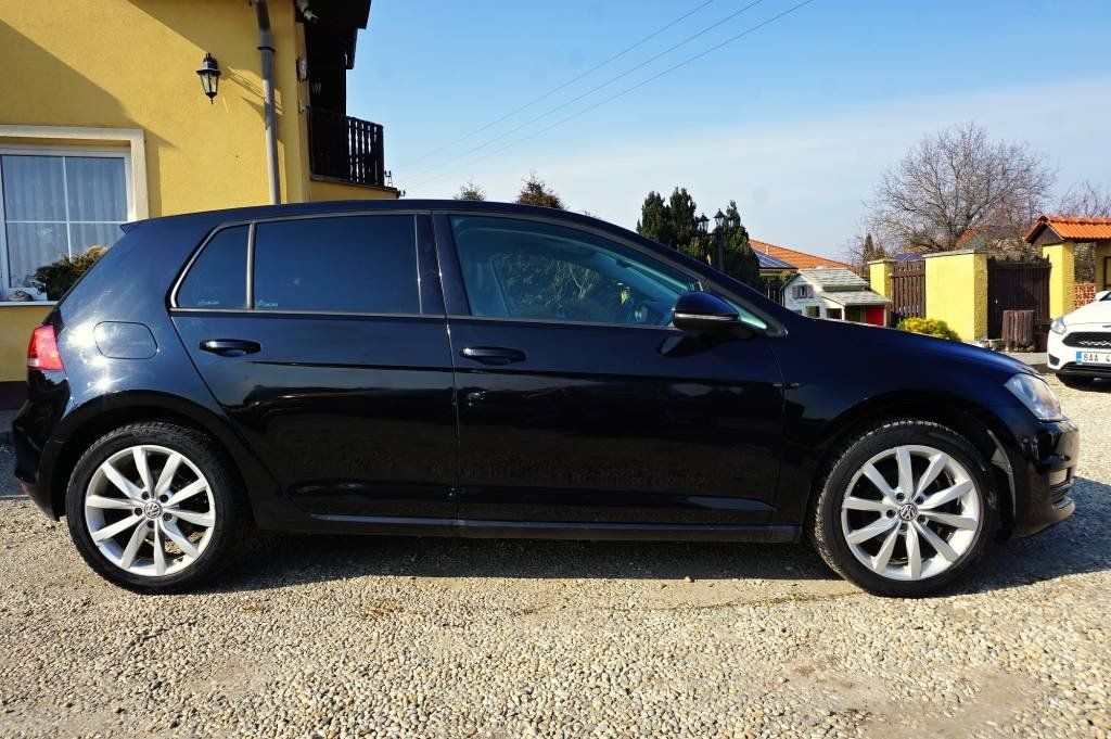 Volkswagen Golf, HIGHLINE 1,2 TSI 77 kW - fotka 3