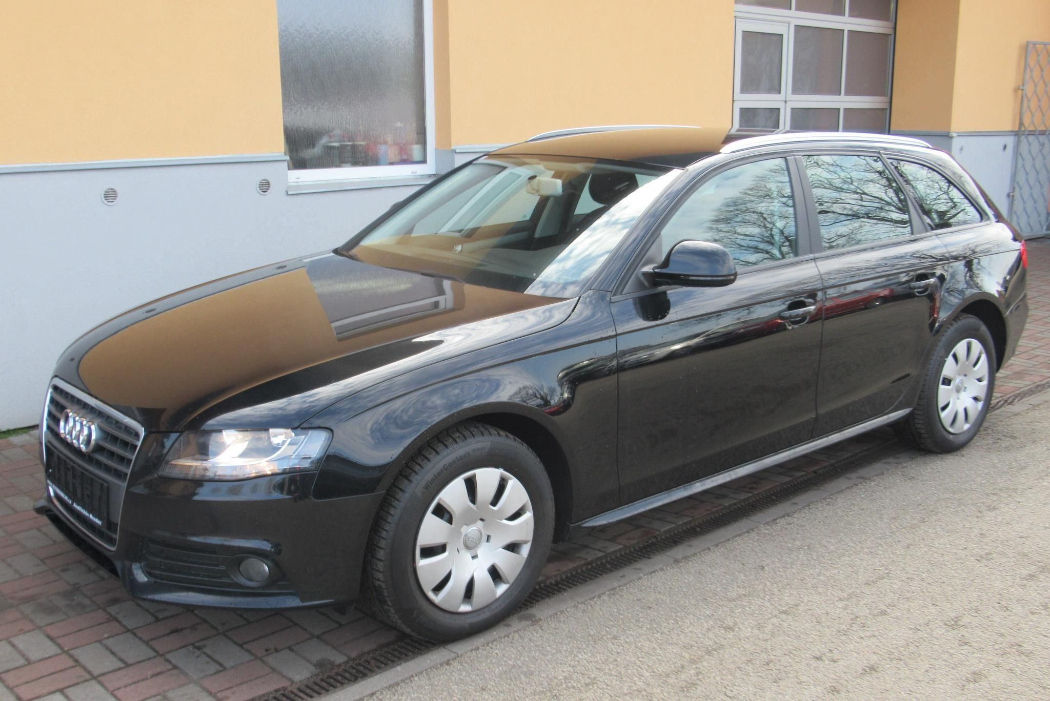 Audi A4, 2.0 TDi AUT. KLIMA *AUTOMAT* - fotka 4