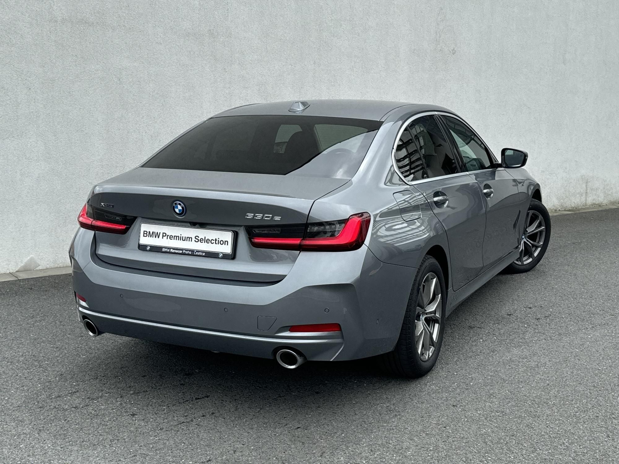 BMW Řada 3, 330e xDrive Sedan - fotka 3