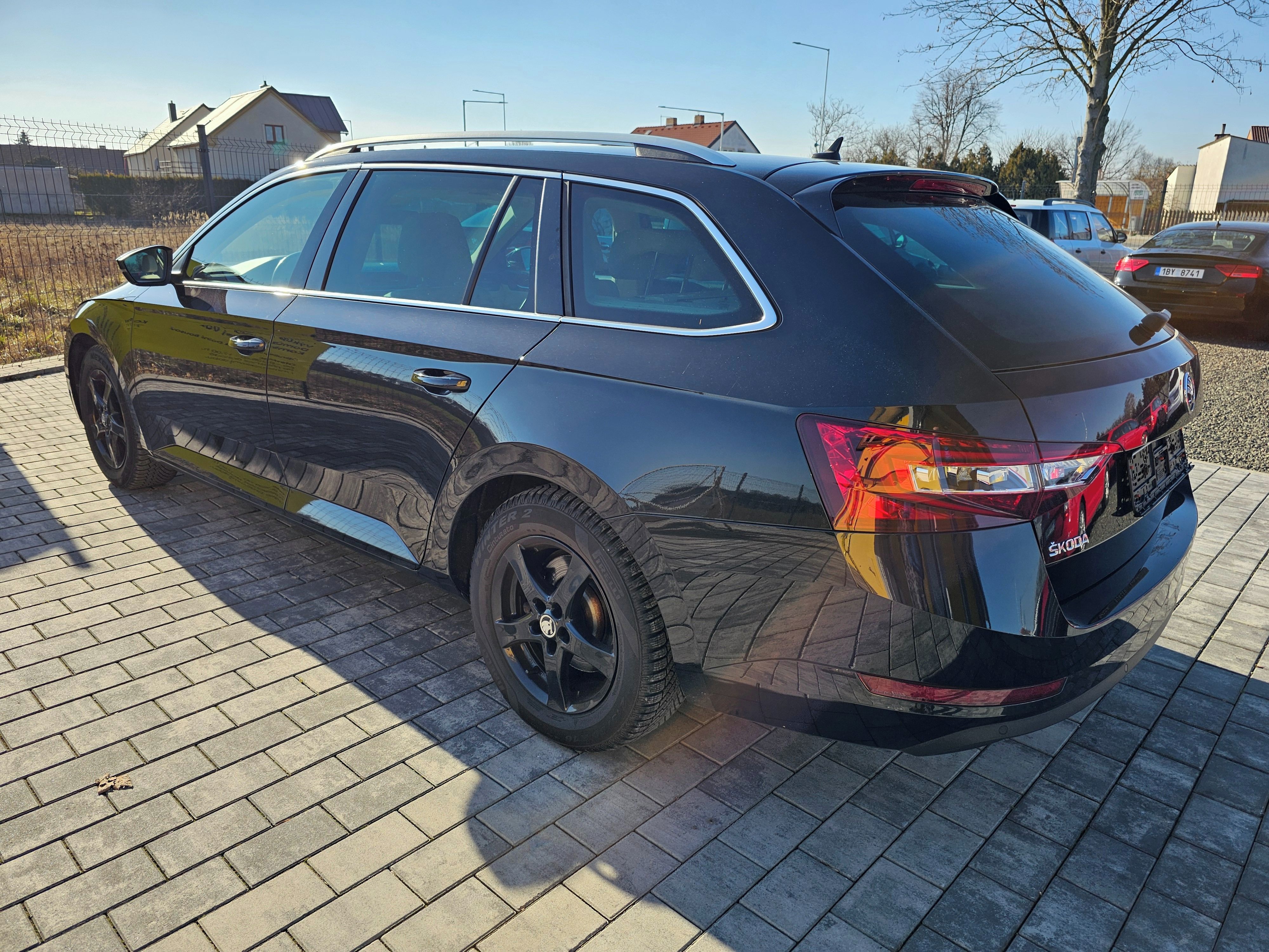 Škoda Superb, 2.0 TDI 140kw,DSG,Servis, výba - fotka 6