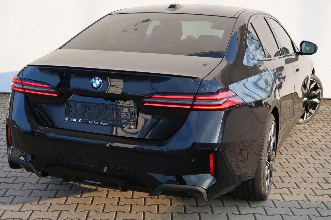 BMW Řada 5, 540d xDrive Sedan - fotka 3