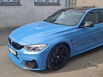 F80, M Performance, HUD, TV.