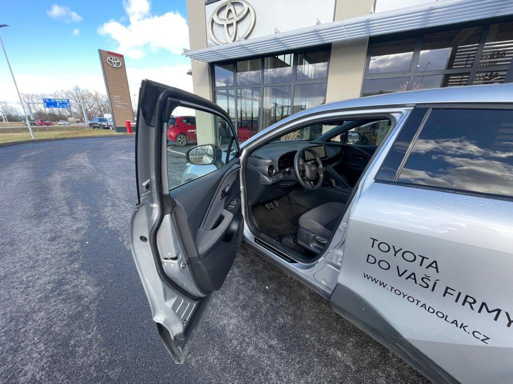 Toyota C-HR, 2.0 Plug-In Hybrid Style - fotka 4