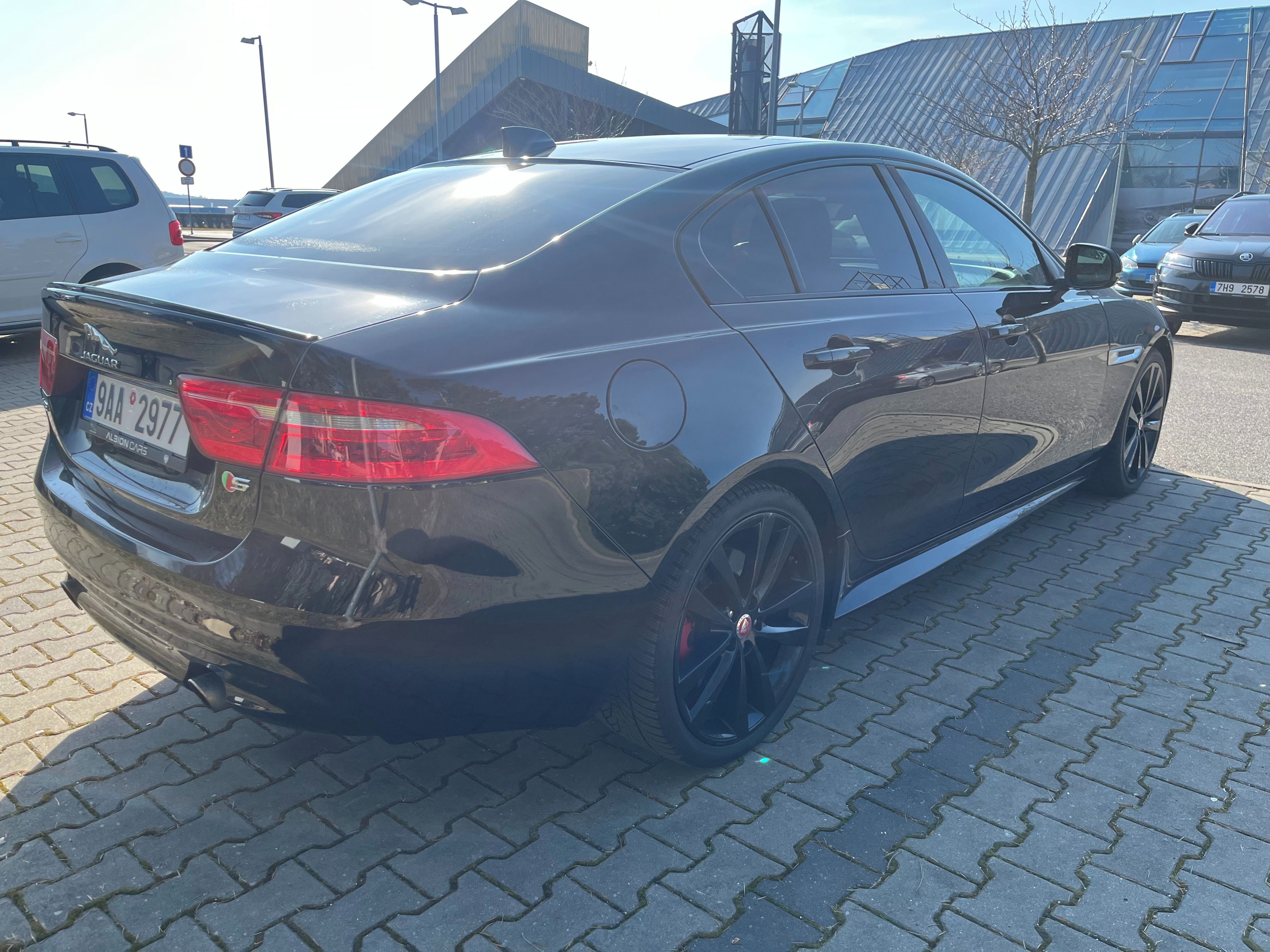 Jaguar XE, 3.0 V6 Supercharged - fotka 6