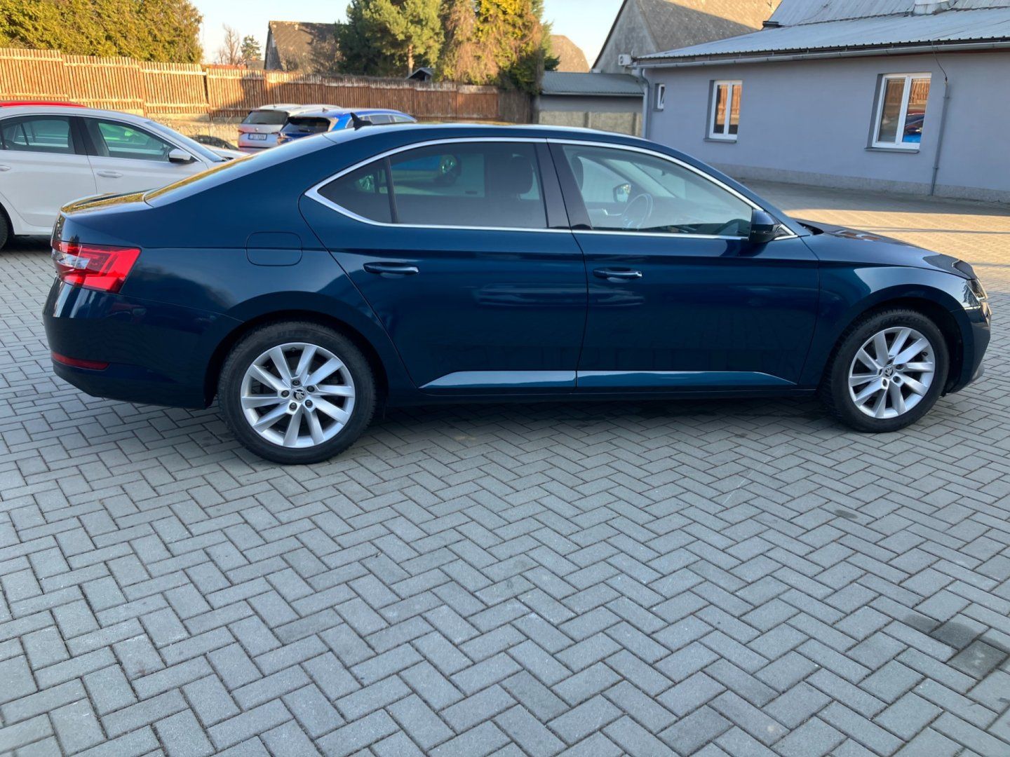 Škoda Superb, IV 1.4PHEV 160 STYLE DSG - fotka 4