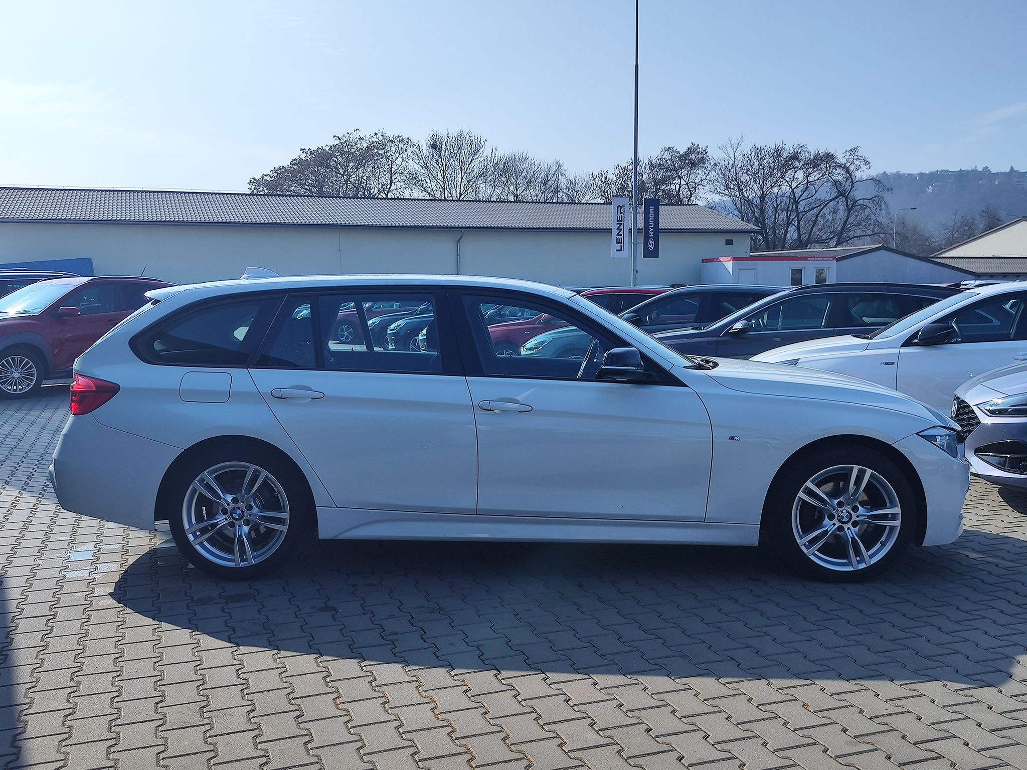 BMW Řada 3, 320d/140kW xDrive M-paket - fotka 4