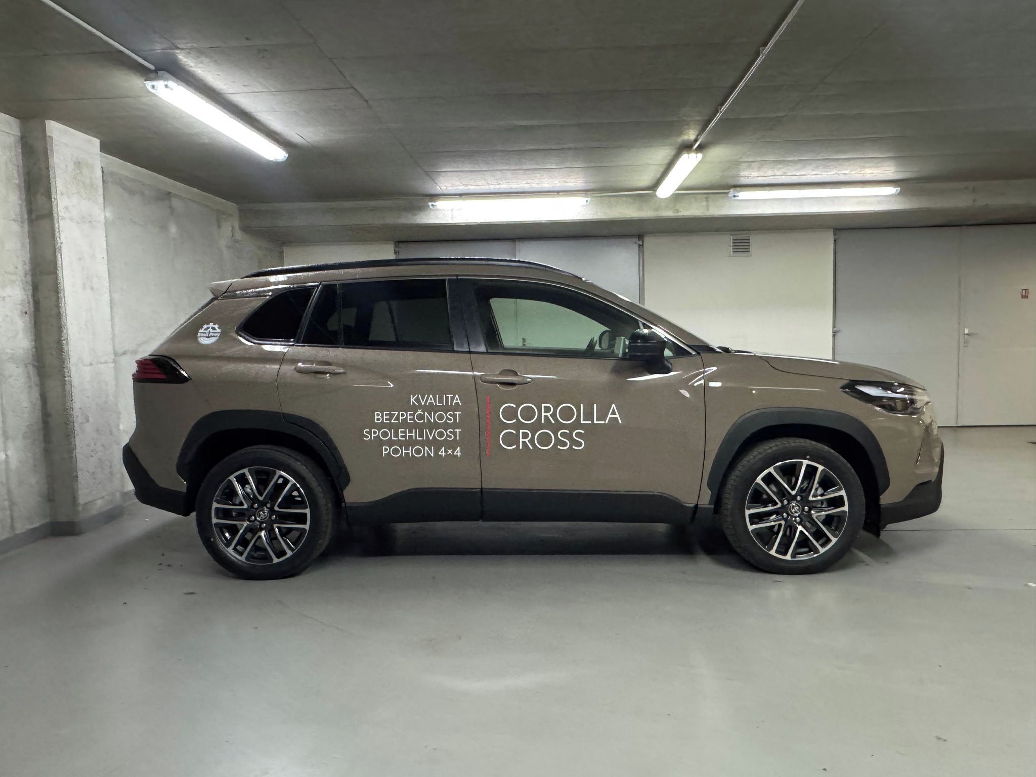Toyota Corolla Cross, STYLE 1.8 Hybrid (140 k) Style - fotka 4