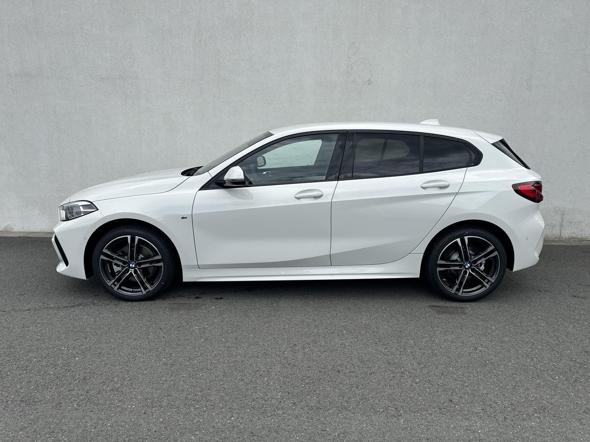 BMW Řada 1, 118i Hatchback - fotka 5