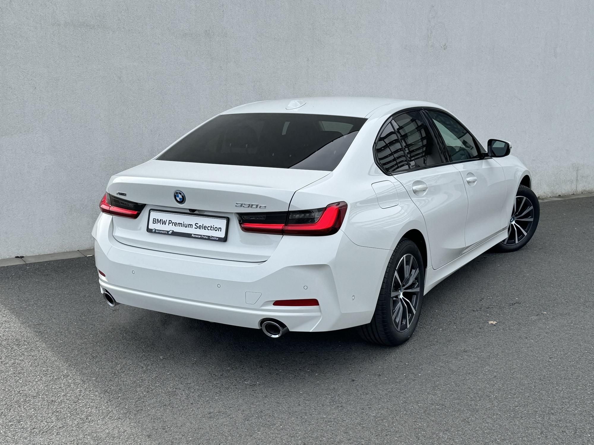 BMW Řada 3, 330e xDrive Sedan Tažné - fotka 3