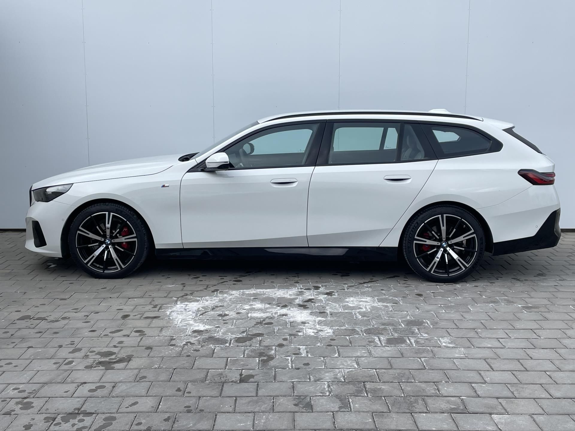 BMW Řada 5, 520d xDrive Touring - fotka 5