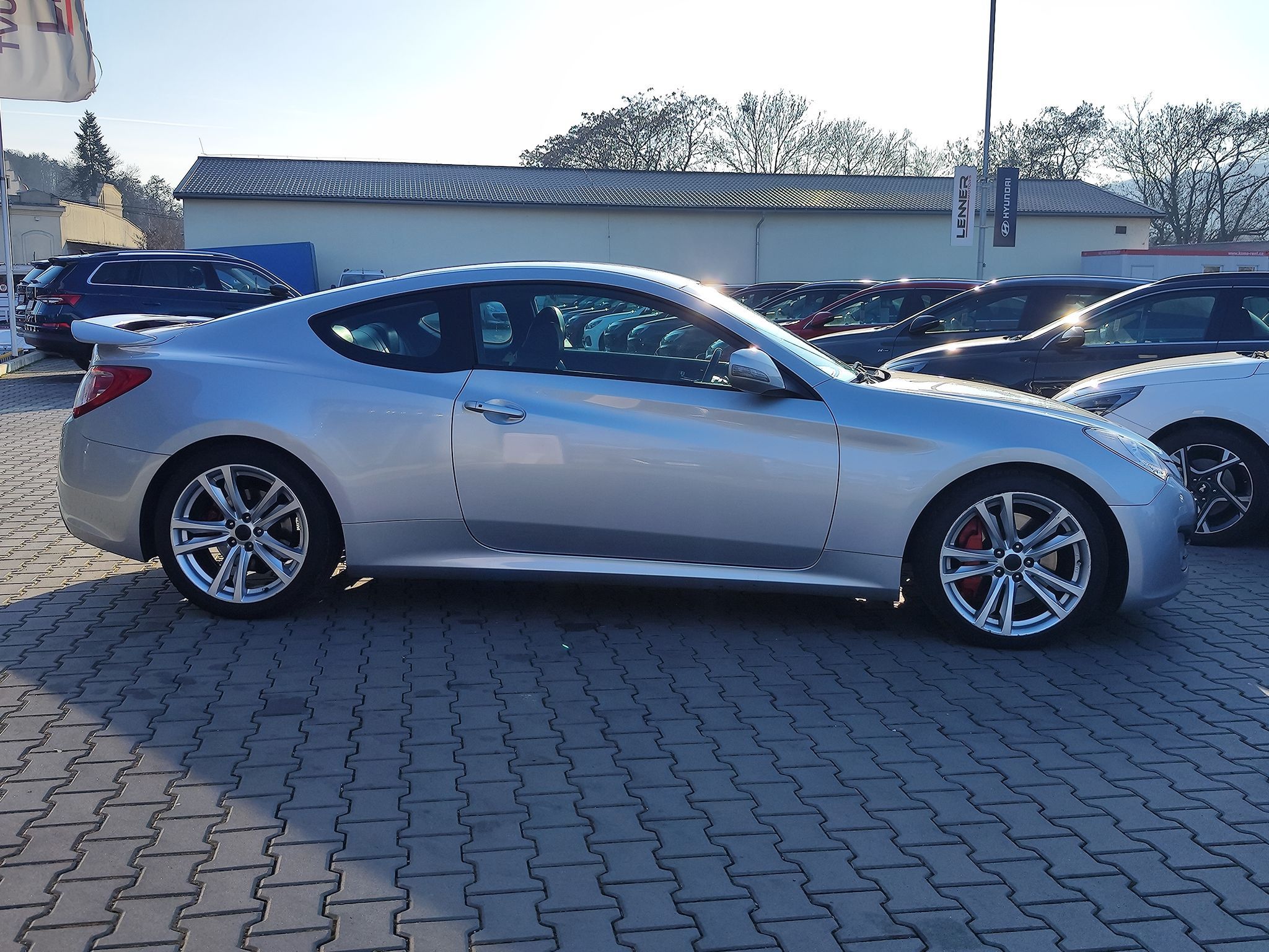 Hyundai Genesis, 3.8 V6/223kW Coupe 6AT - fotka 4
