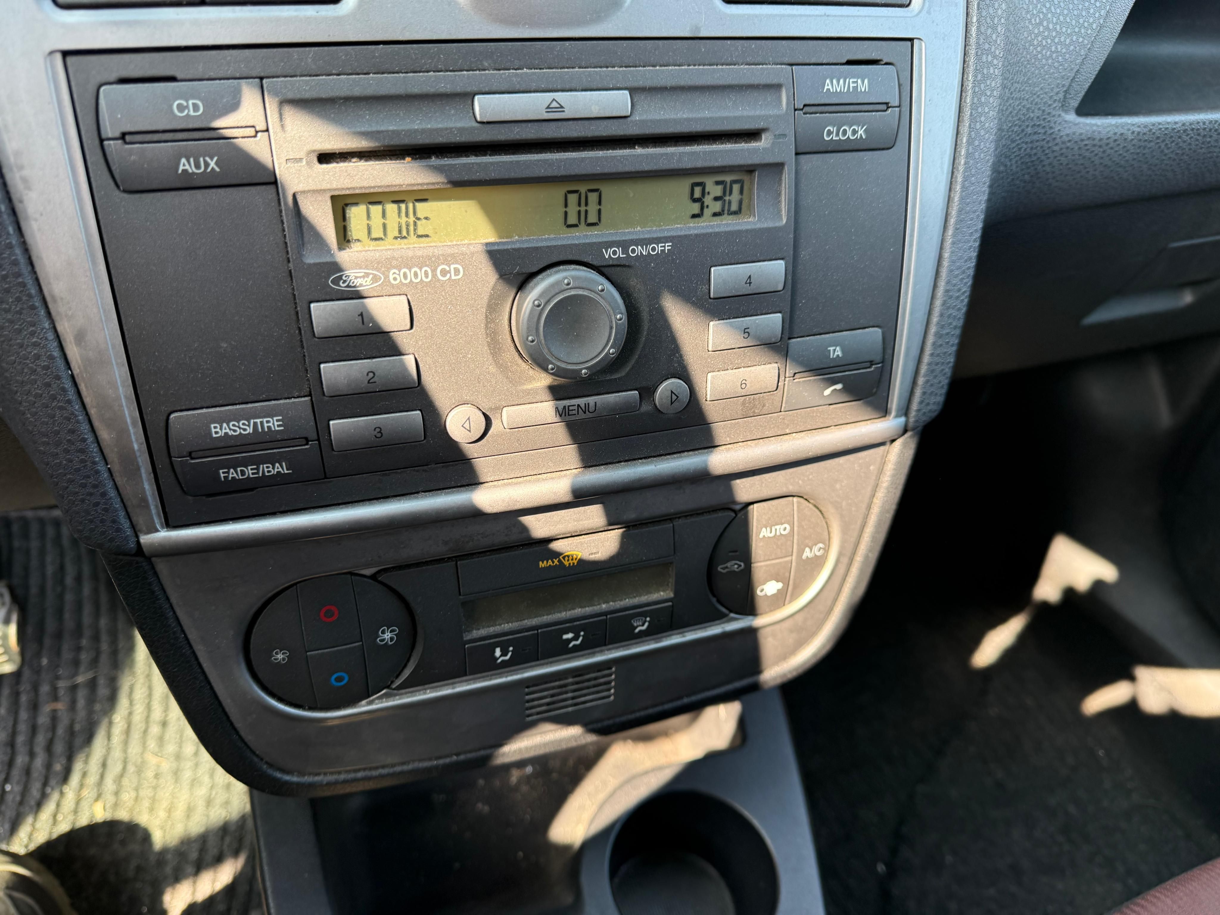 Ford Fiesta, 1,4 TDCi 50 kw klima 07/2006 - fotka 6