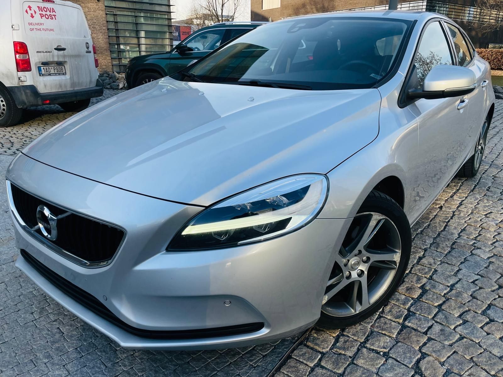 Volvo V40, 2.0i MANUÁL KAMERA SERVISKA - fotka 2