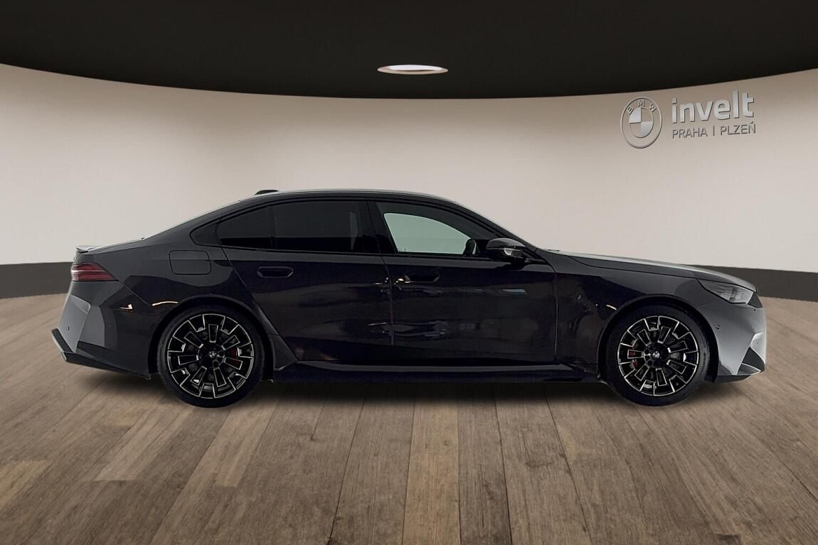BMW M5, Sedan - fotka 2