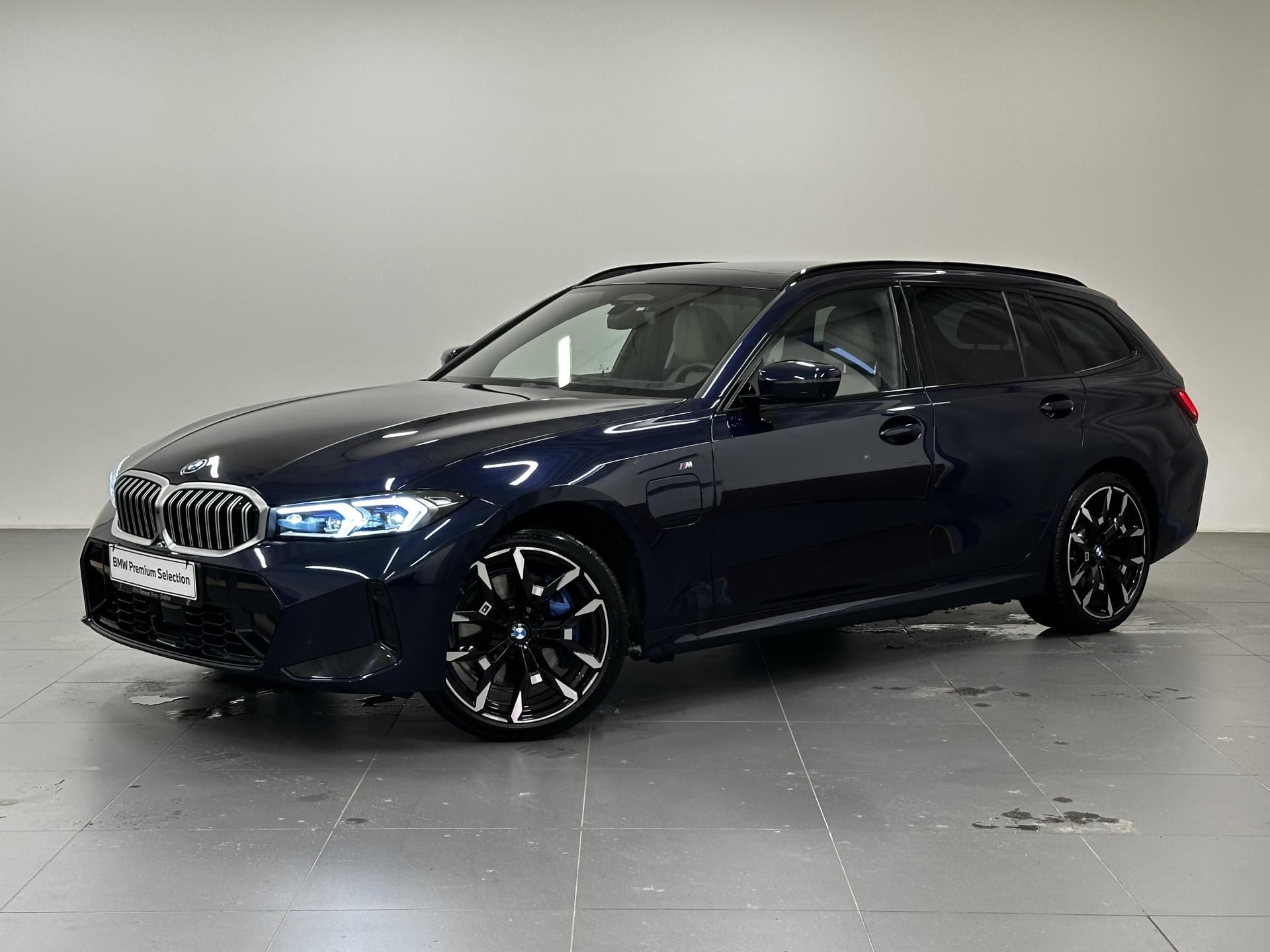BMW Řada 3, 330e xDrive Touring Tažné