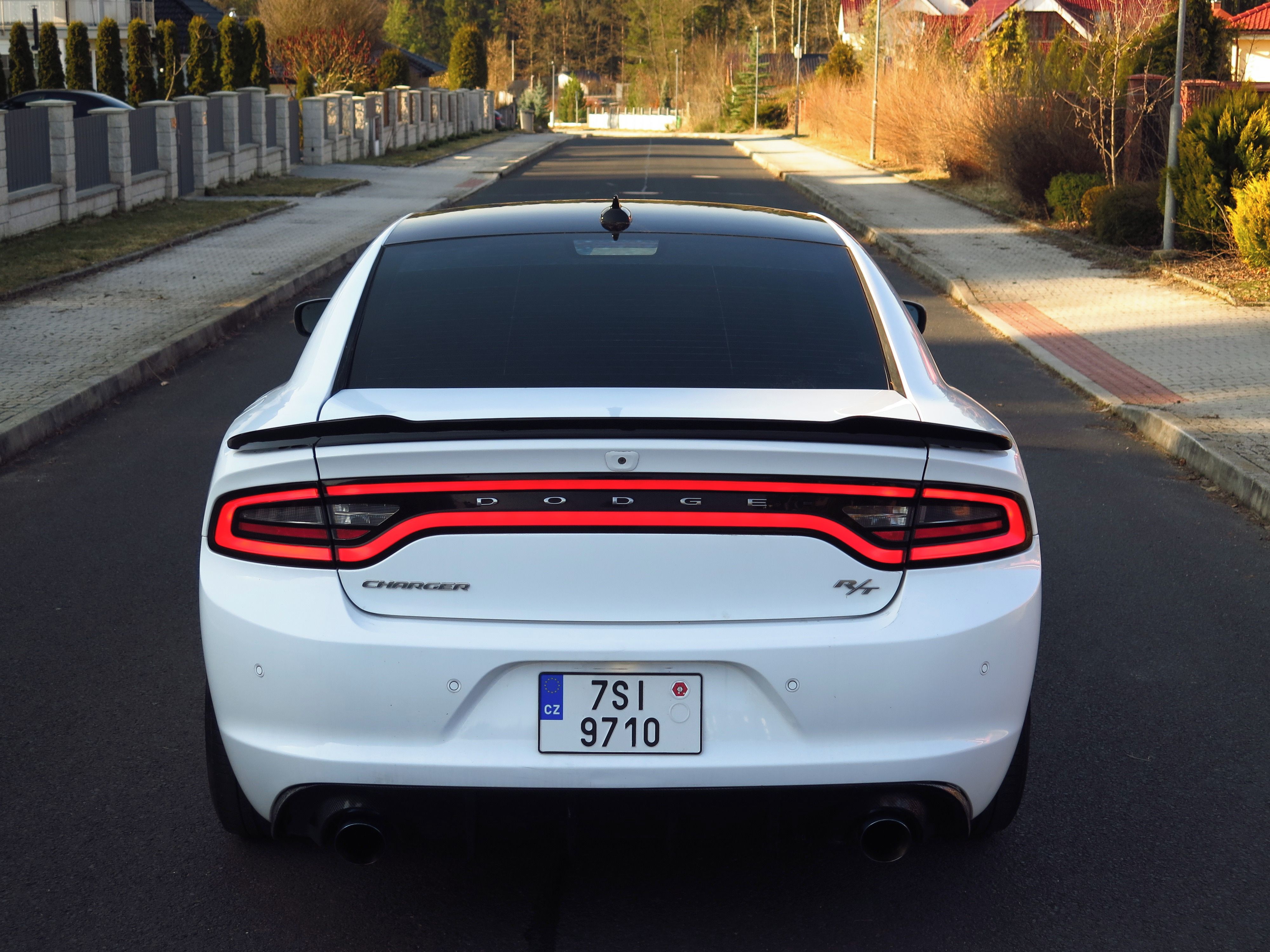 Dodge Charger, SRT vzhled - 5.7 HEMI V8 - DPH - fotka 6