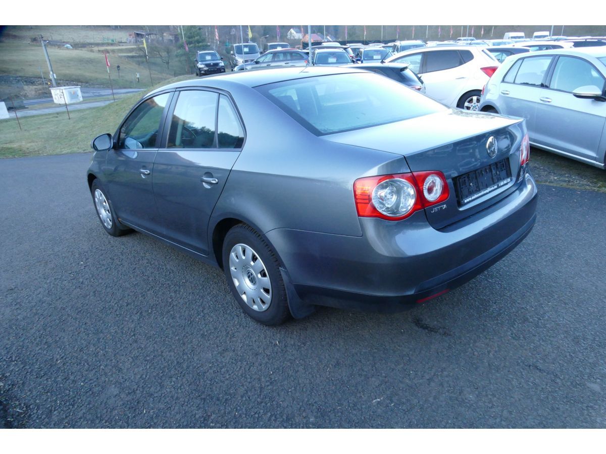 Volkswagen Jetta, 1,6 75KW KLIMA - fotka 6