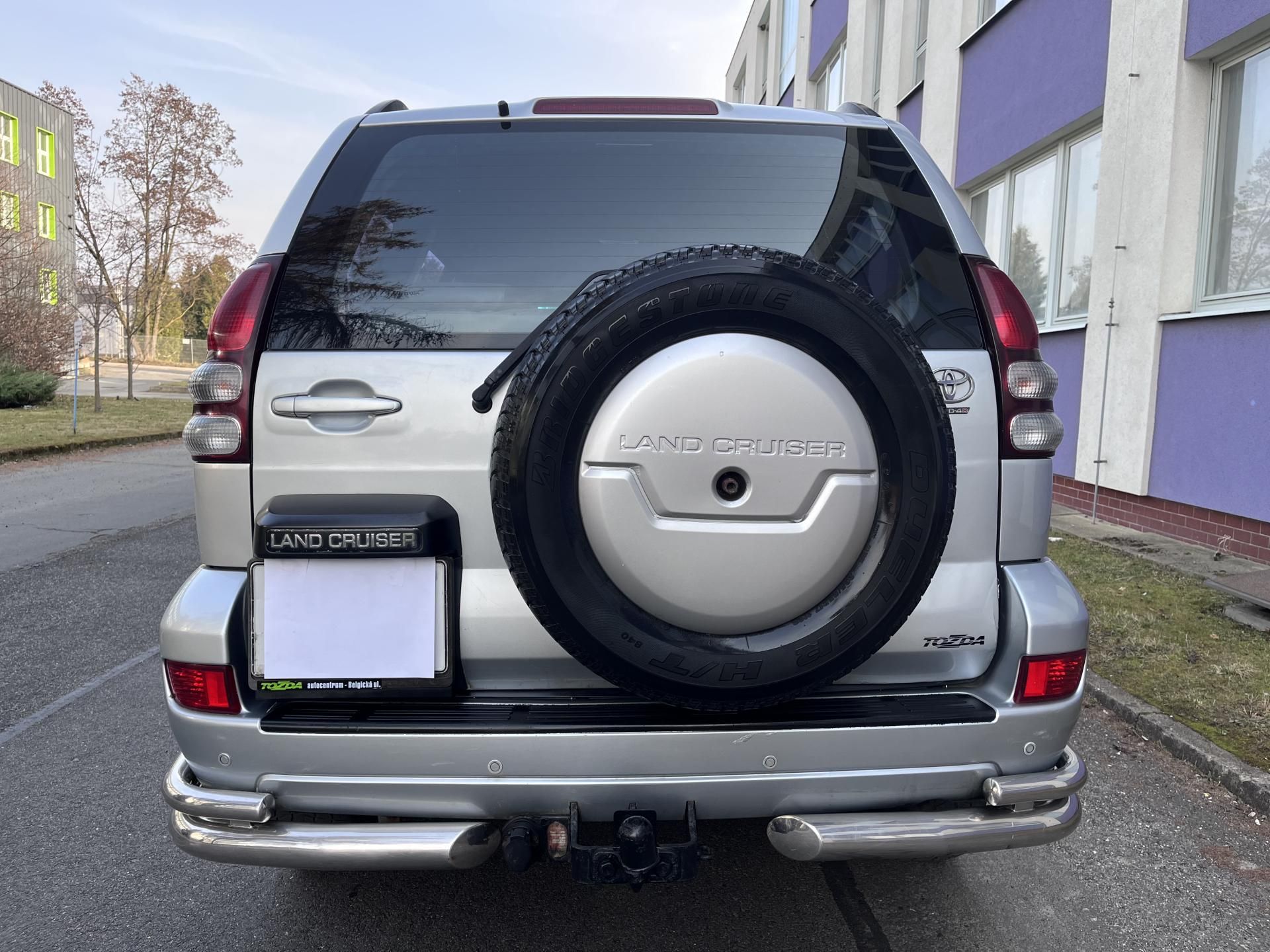 Toyota Land Cruiser, 120 3,0D 4WD/automat 8-místný - fotka 4