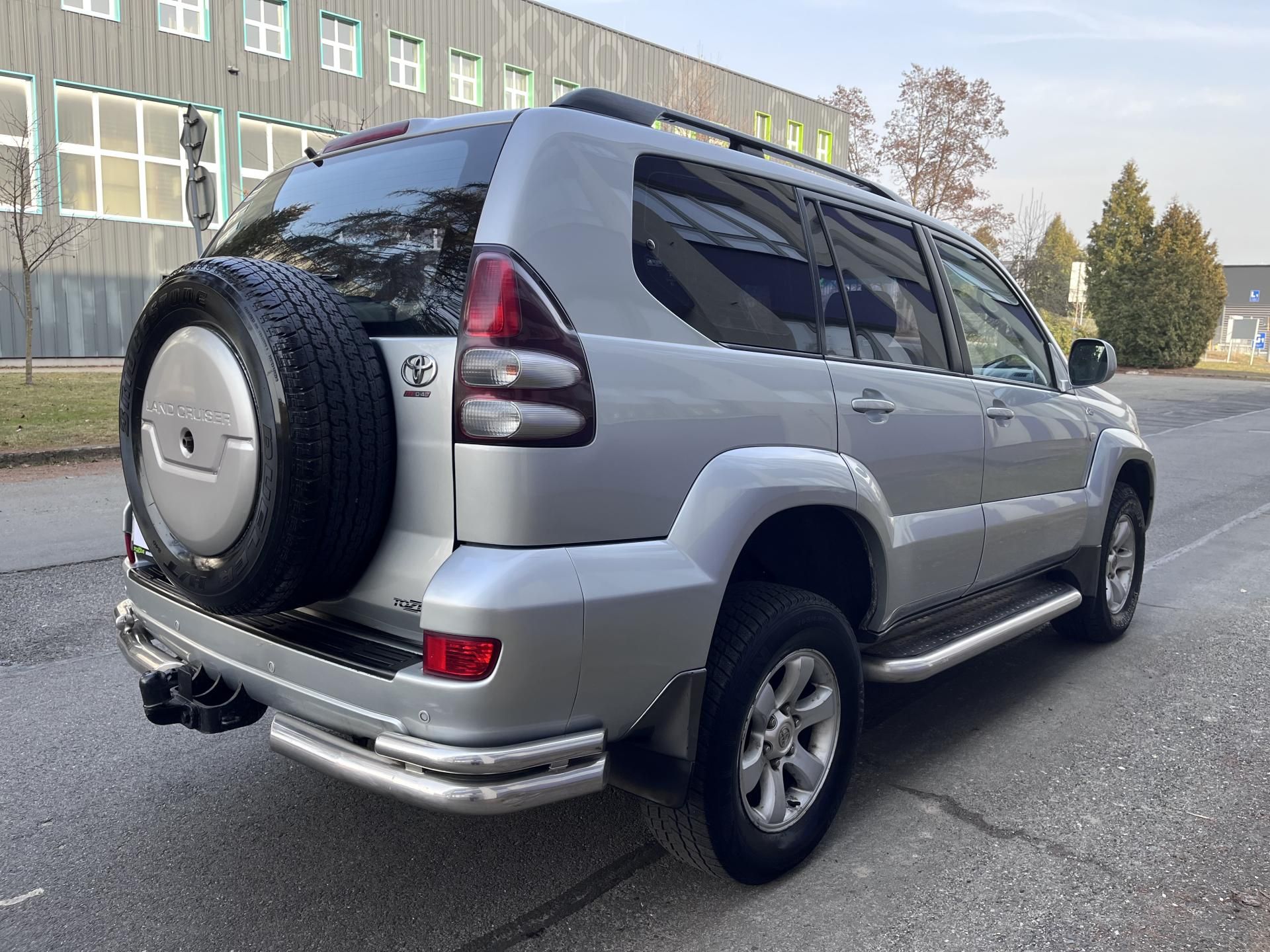 Toyota Land Cruiser, 120 3,0D 4WD/automat 8-místný - fotka 5