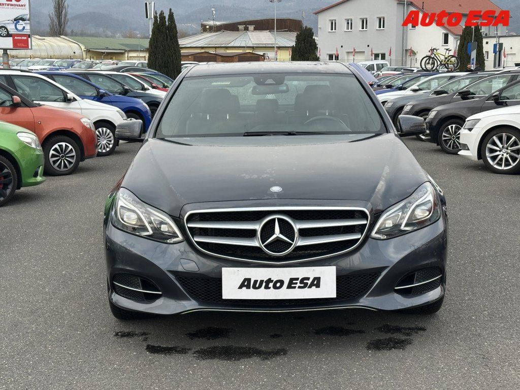 Mercedes-Benz Třídy E, 2.2CDi,AT,navi,LED - fotka 2